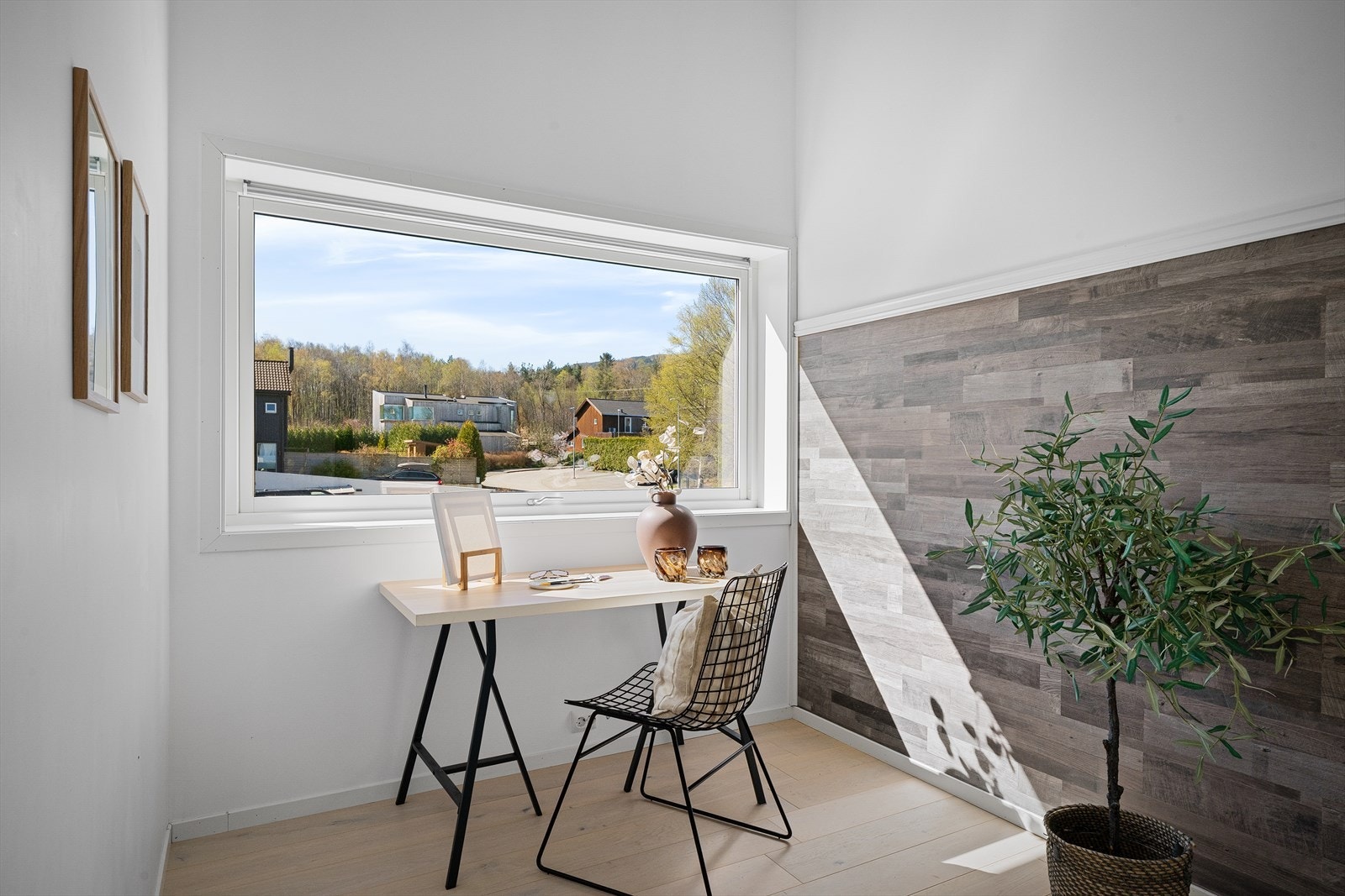 Det fjerde soverommet kan også fungere utmerket som et hjemmekontor eller lekerom, kombinert med gjesterom. Galleribilde
