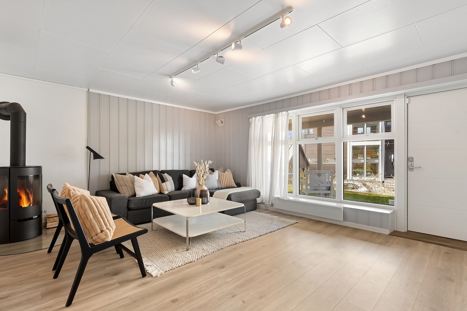 Her ble overflater pusset opp i 2016, og det ble satt inn ny peisovn. Galleribilde