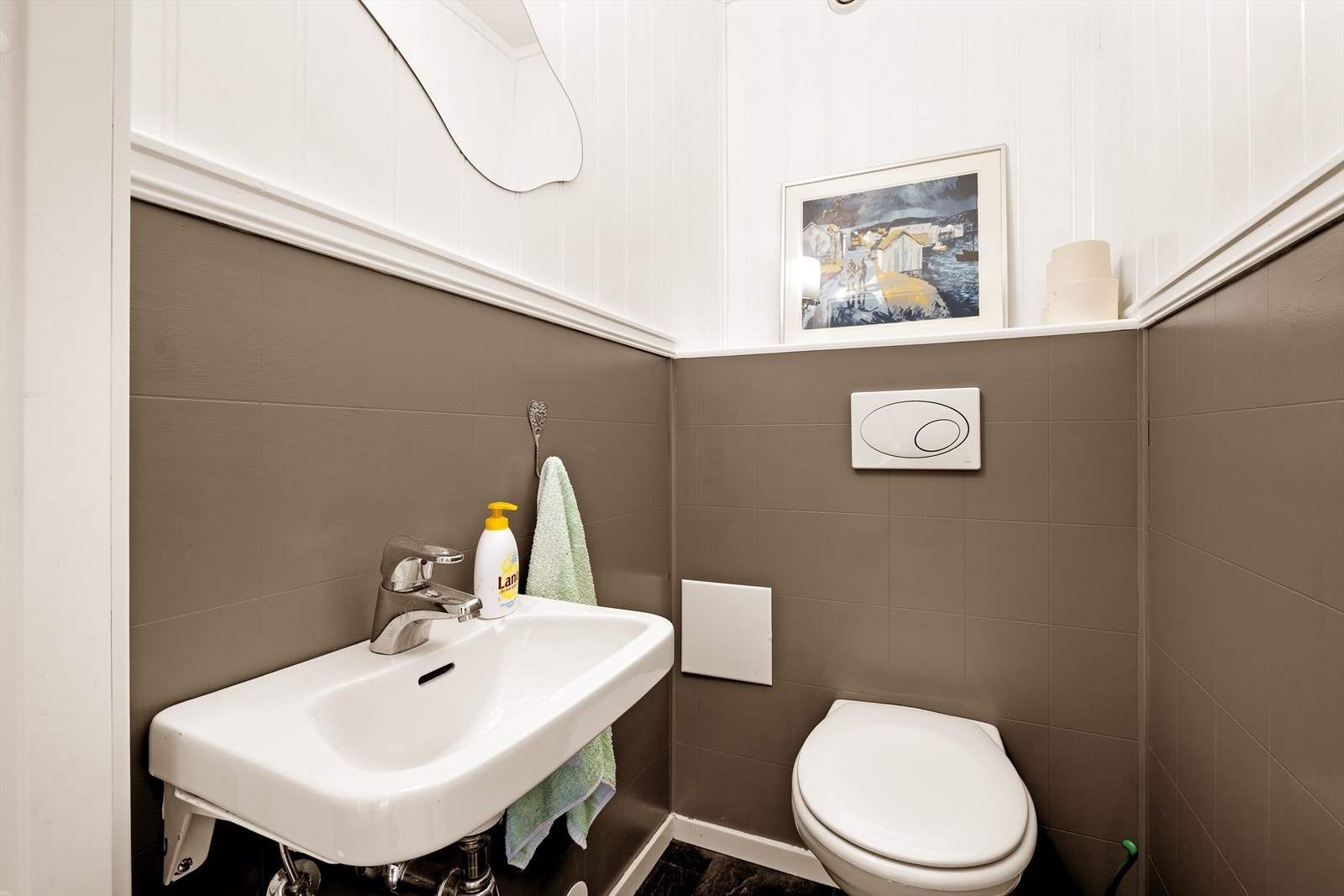 Like ved badet ligger et praktisk separat toalettrom. Galleribilde