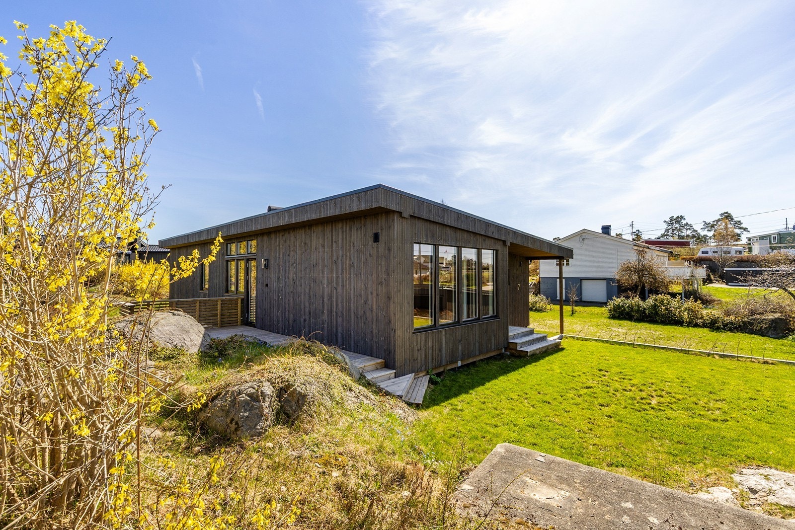 Beliggende i veletablert og populært boligområde øverst på Hisøy Galleribilde