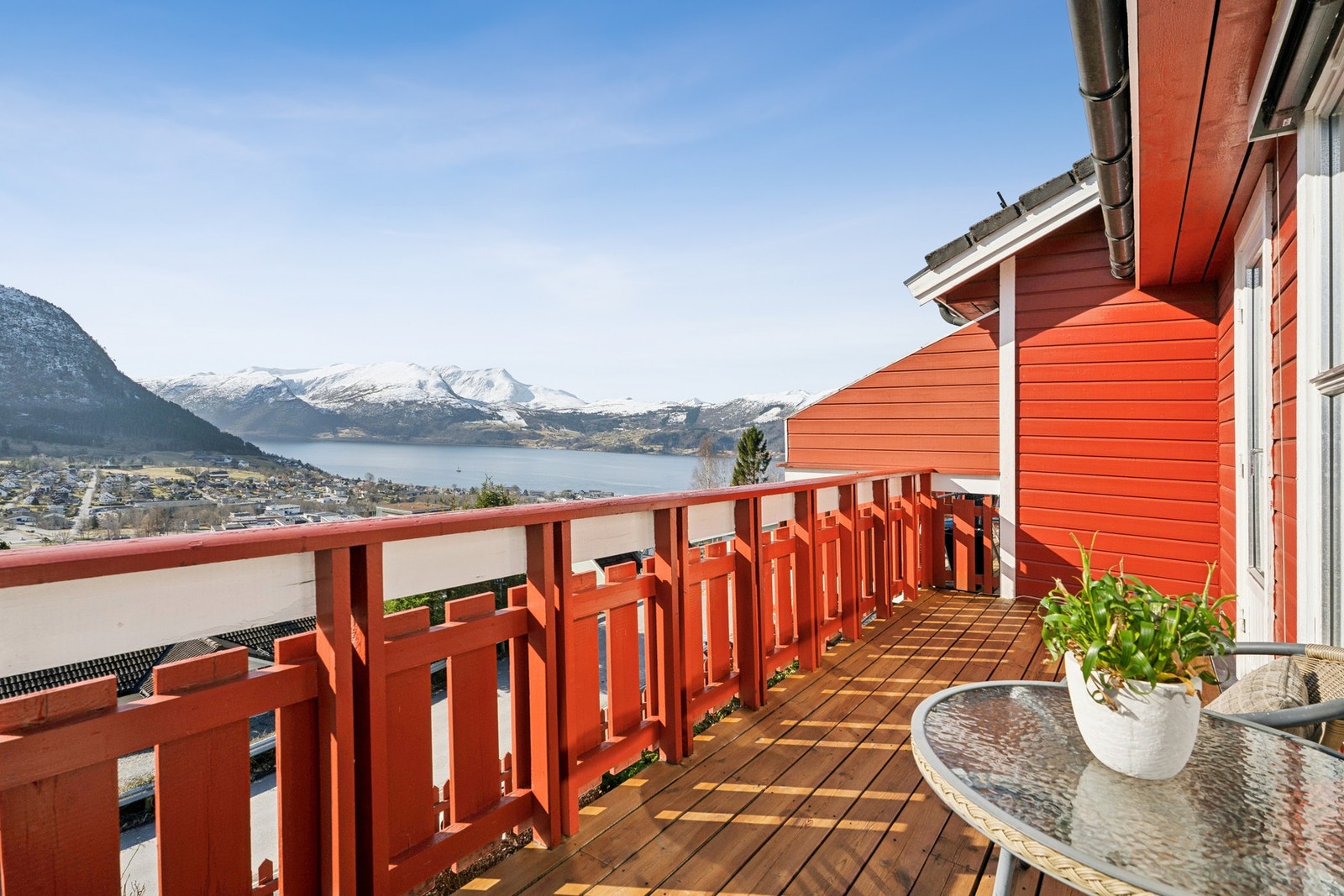 - Koselig veranda med fantastisk utsikt og gode solforhold - Galleribilde