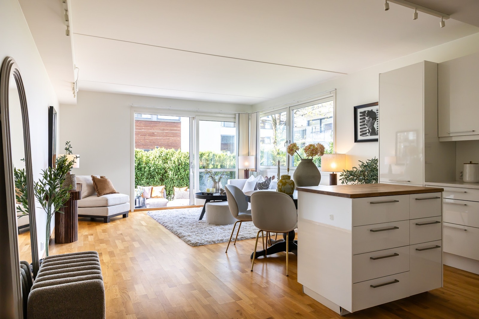 Åpen stue/ kjøkkenløsning. Galleribilde