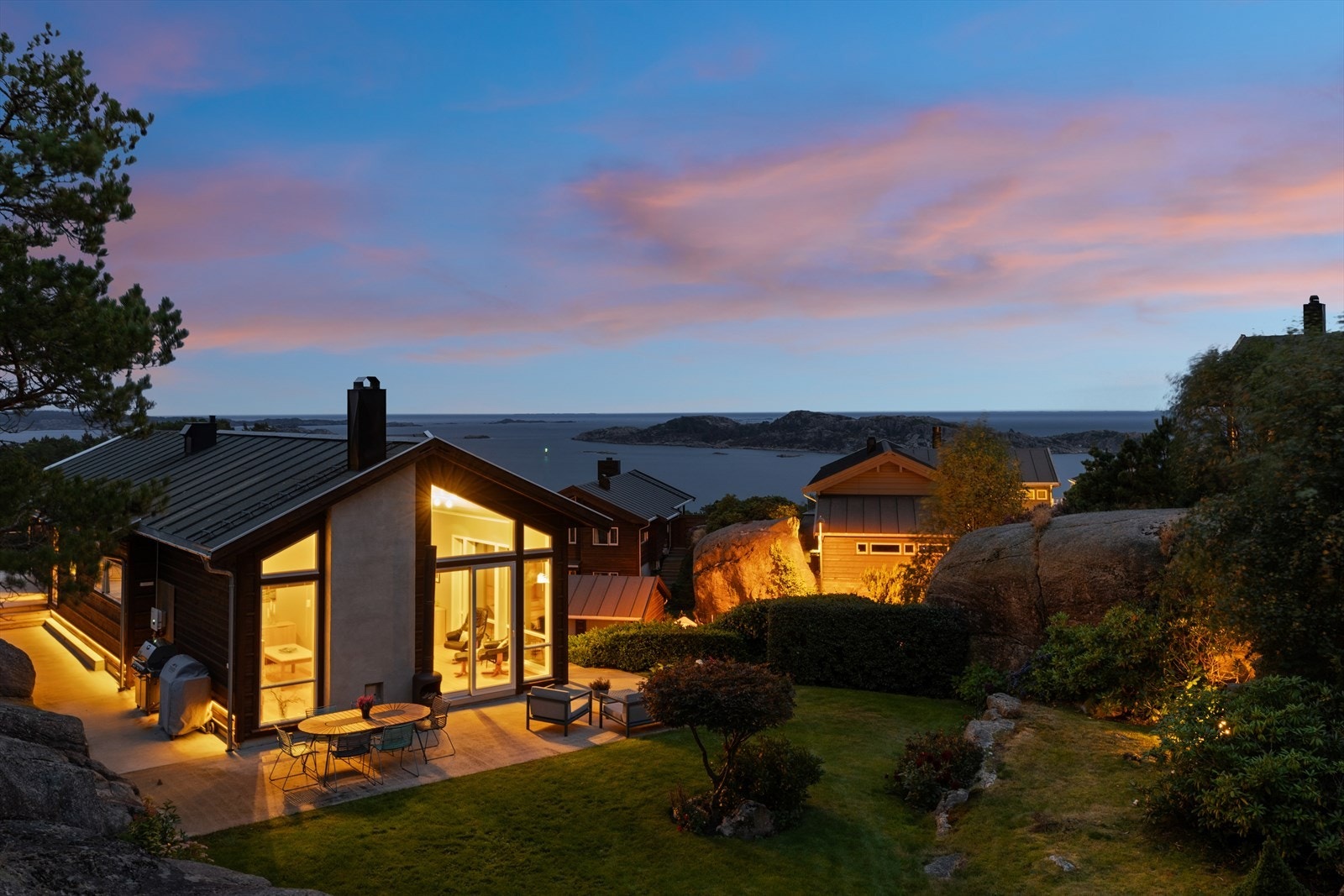 Meget tiltalende beliggenhet med prangende utsikt til havet Galleribilde