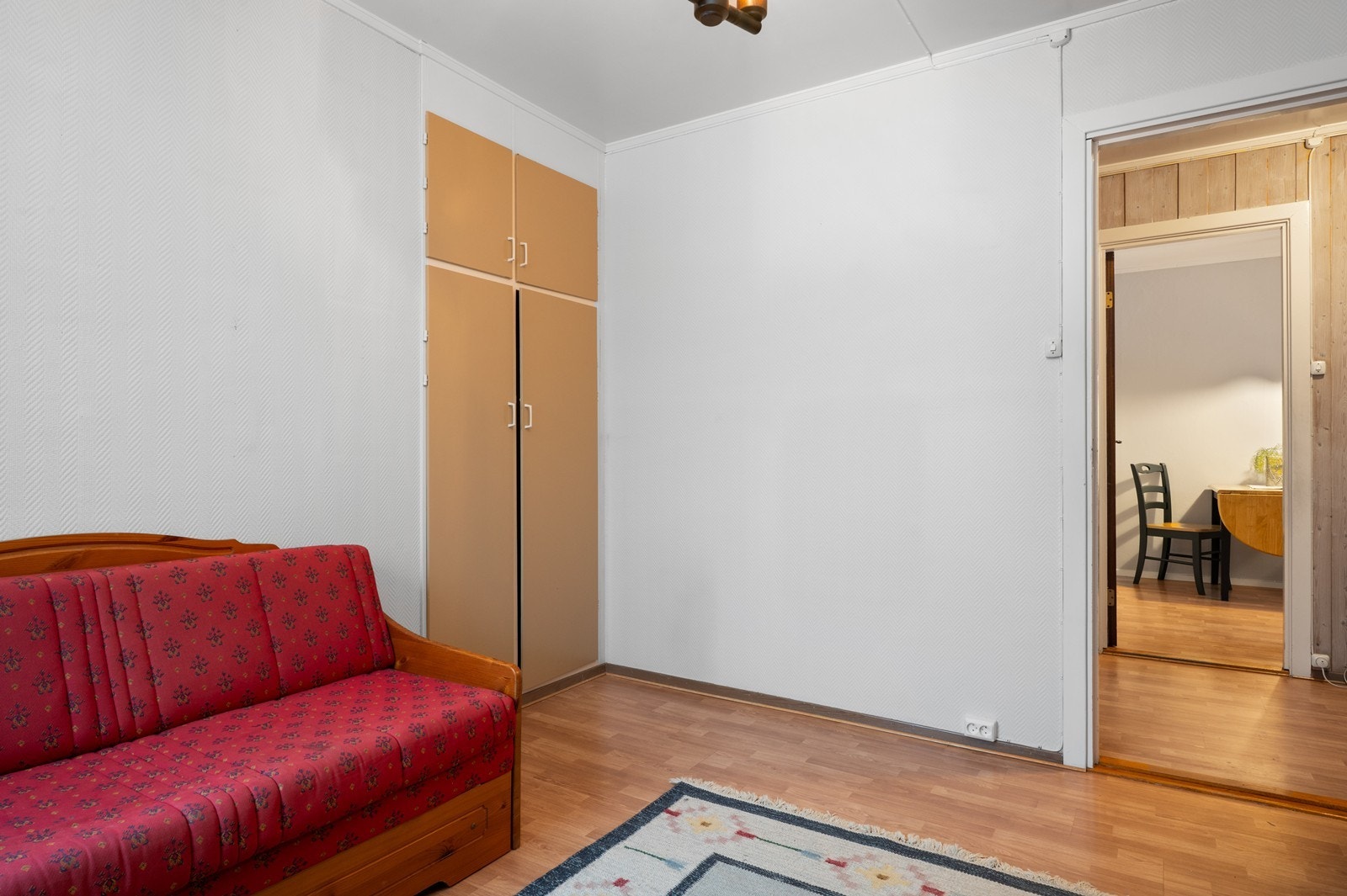 Også her er det god oppbevaringsplass i integrerte garderobeskap. Galleribilde