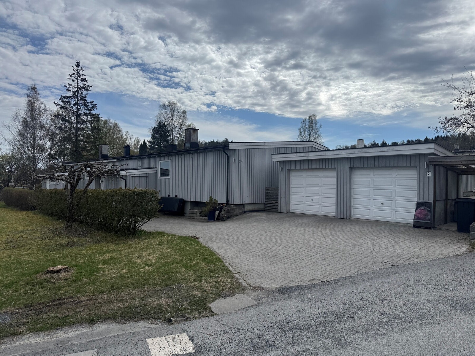 Det medfølger en garasjeplass. Den til høyre Galleribilde
