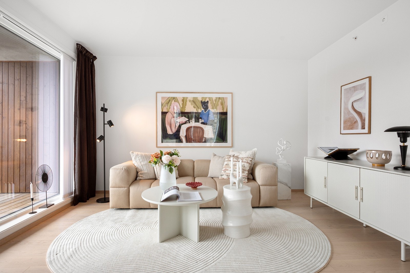 Velkommen til Sentrumsveien 5 formidlet av Nordvik v/Jeanette Hornsletten! Foto: Marie Waagan. Galleribilde