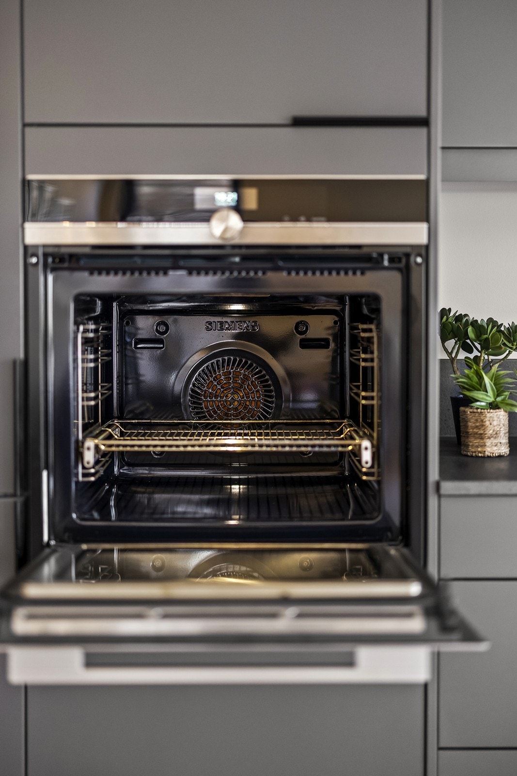 Oppgradert stekeovn fra Siemens med innebygd micro, samt pyrolyse. Galleribilde