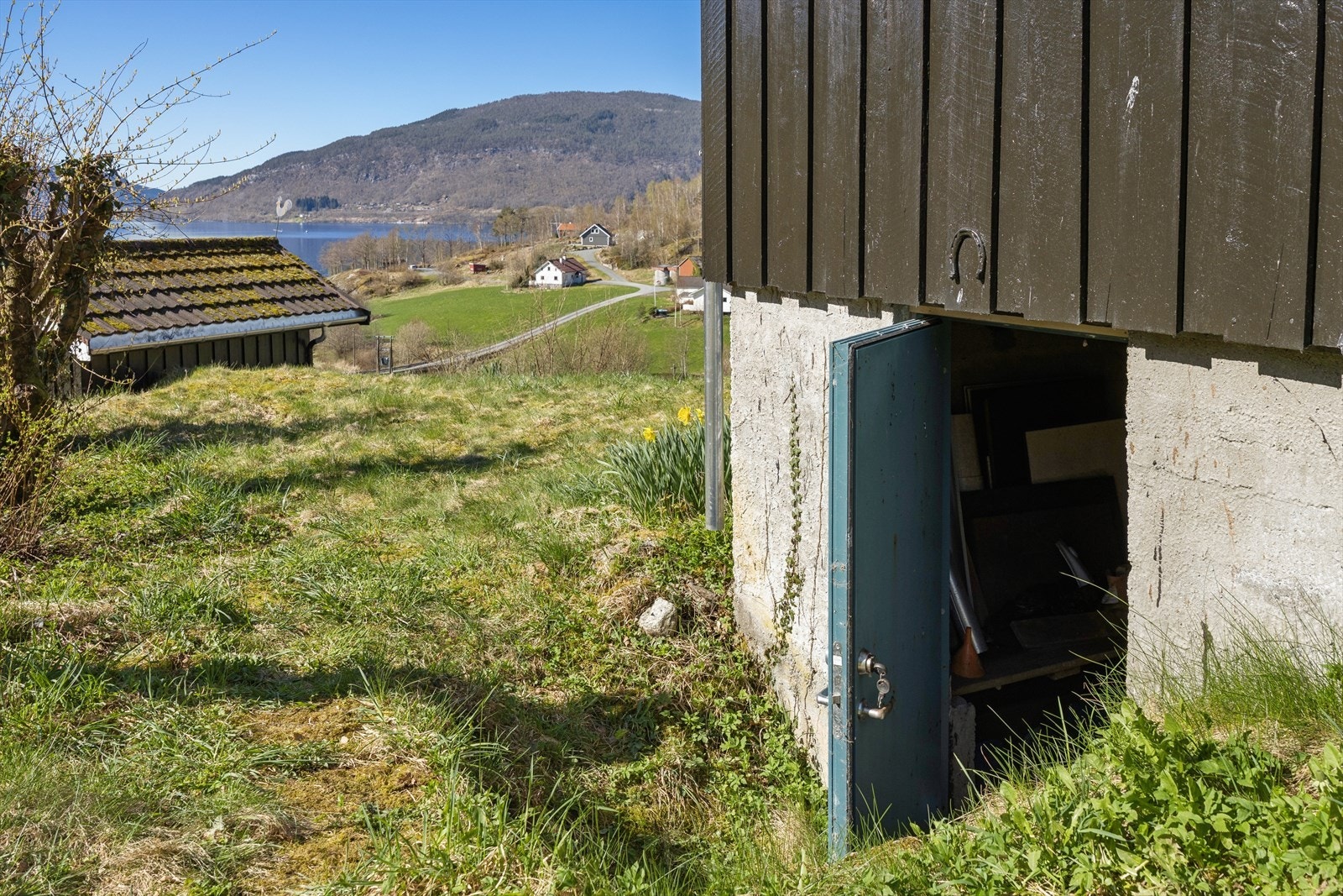 Kjellerrom benyttet til lagring og varmtvannstank. Galleribilde
