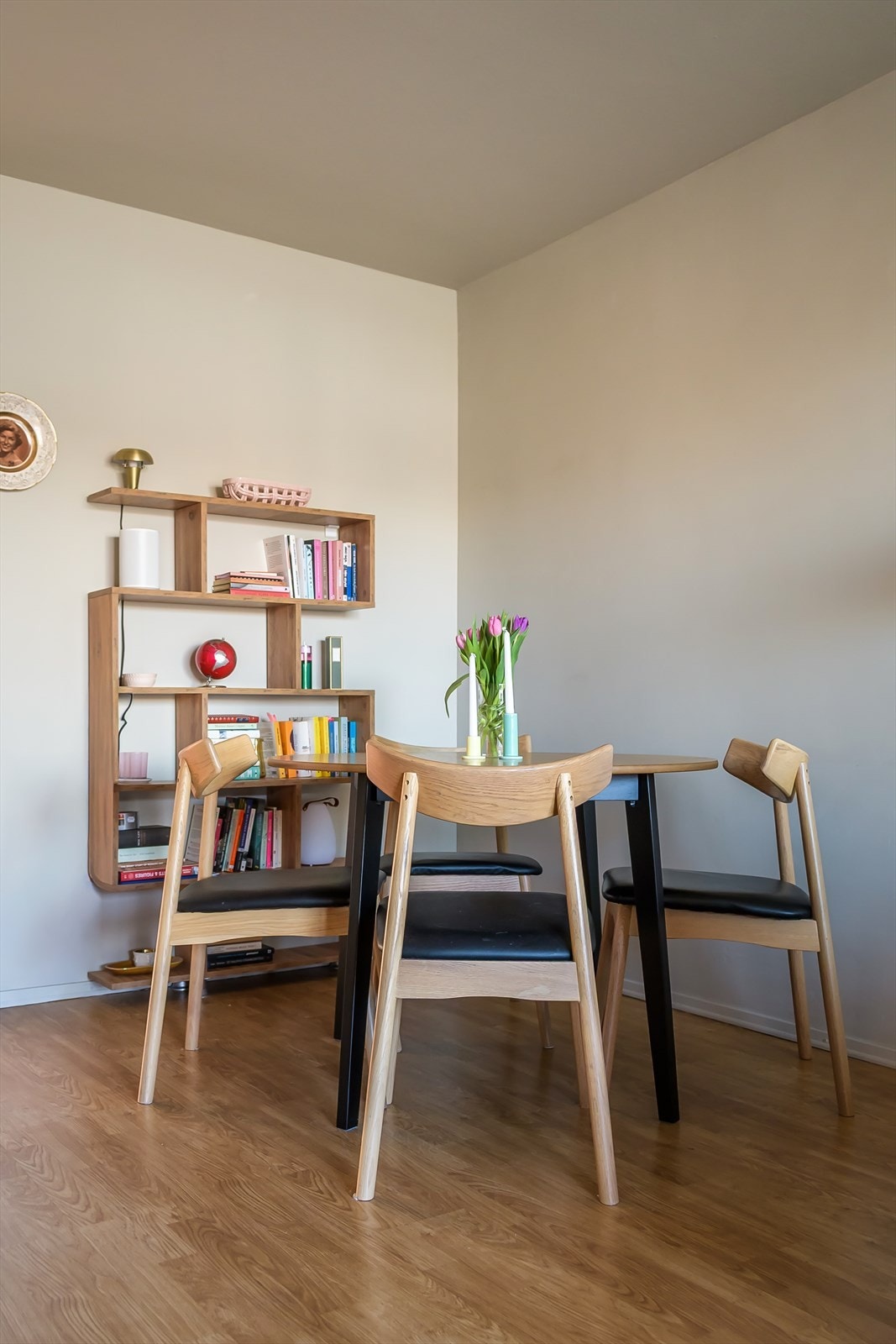 Her er det fin plass til middagsgjester. Galleribilde