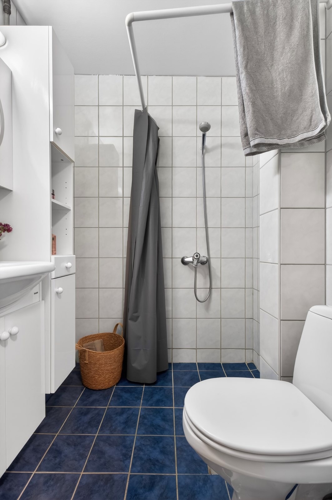 Badet har varmekabler i gulv på bad. Galleribilde