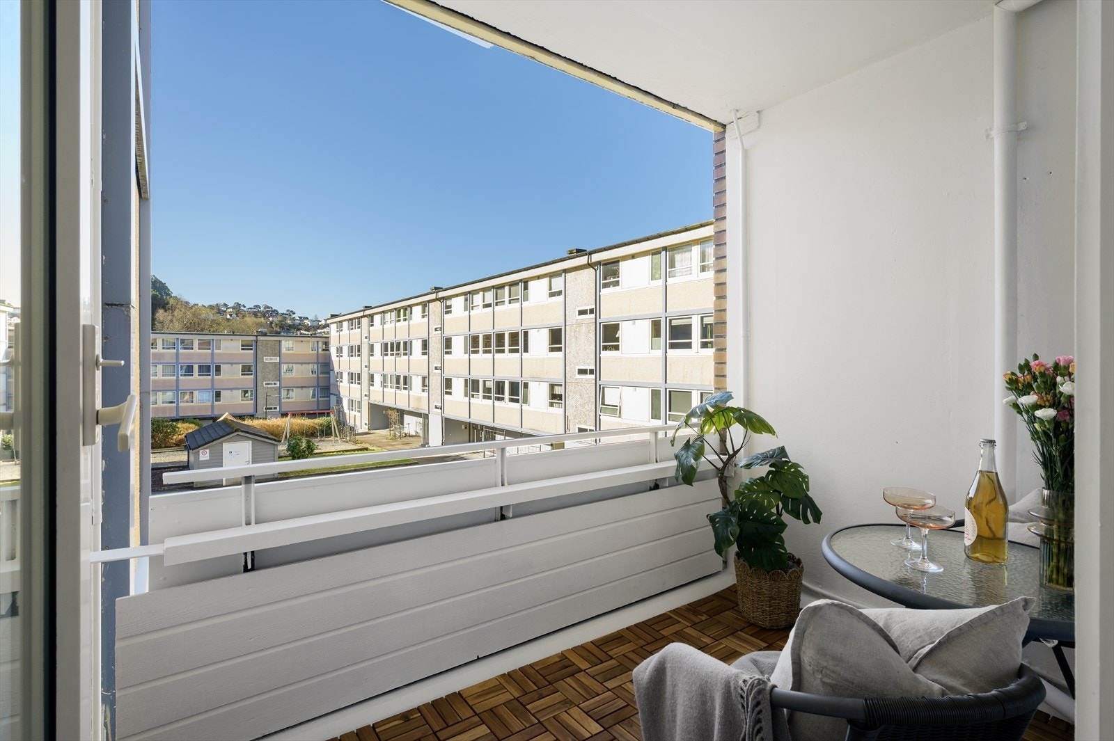 - Leiligheten har et totalt BRA-i på 54m² og inneholder stue, kjøkken, soverom, bad og gang - Galleribilde