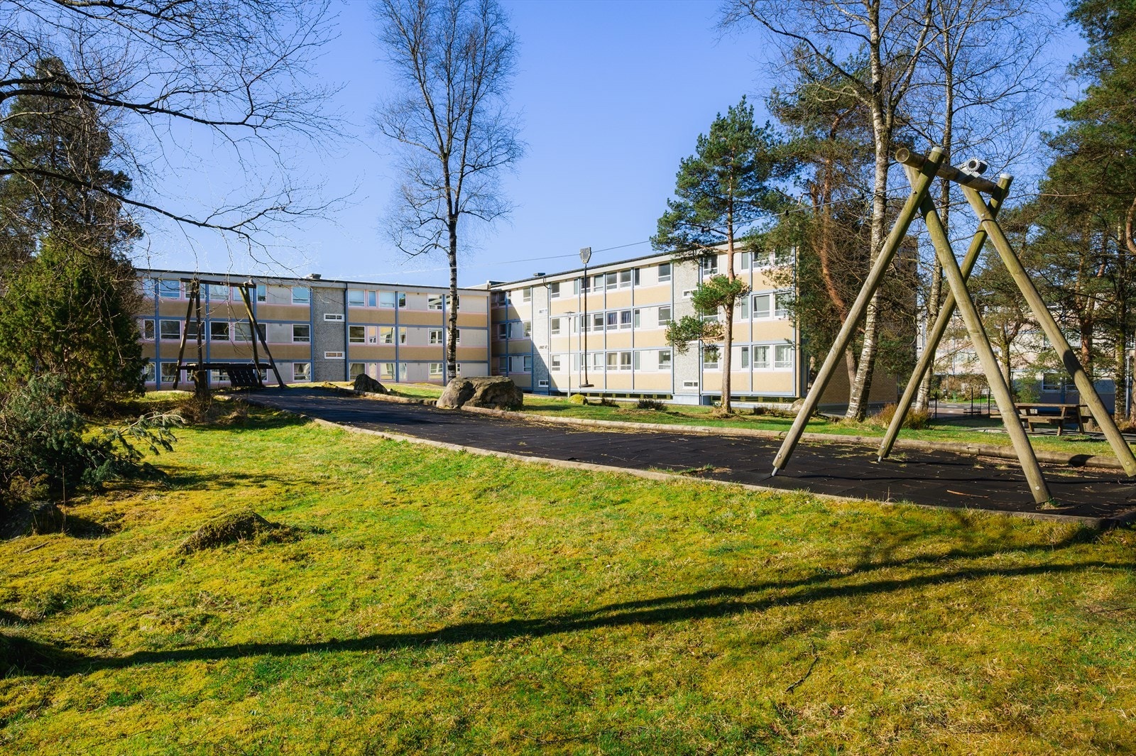 - Gangavstand til dagligvarebutikker og til Oasen senter der man finner et bredt handle- og servicetilbud - Galleribilde