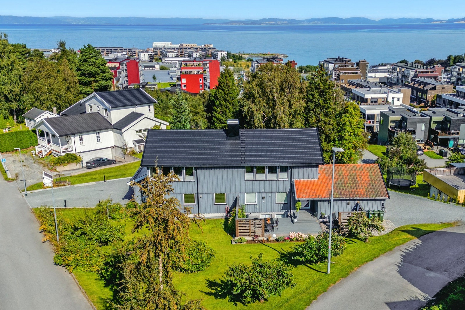 EiendomsMegler1 v/Kristian Sundland har gleden av å presentere Tyrihansvegen 2 A! Foto: Krokstad & Nervik v/Jens-Martin Nervik. Galleribilde