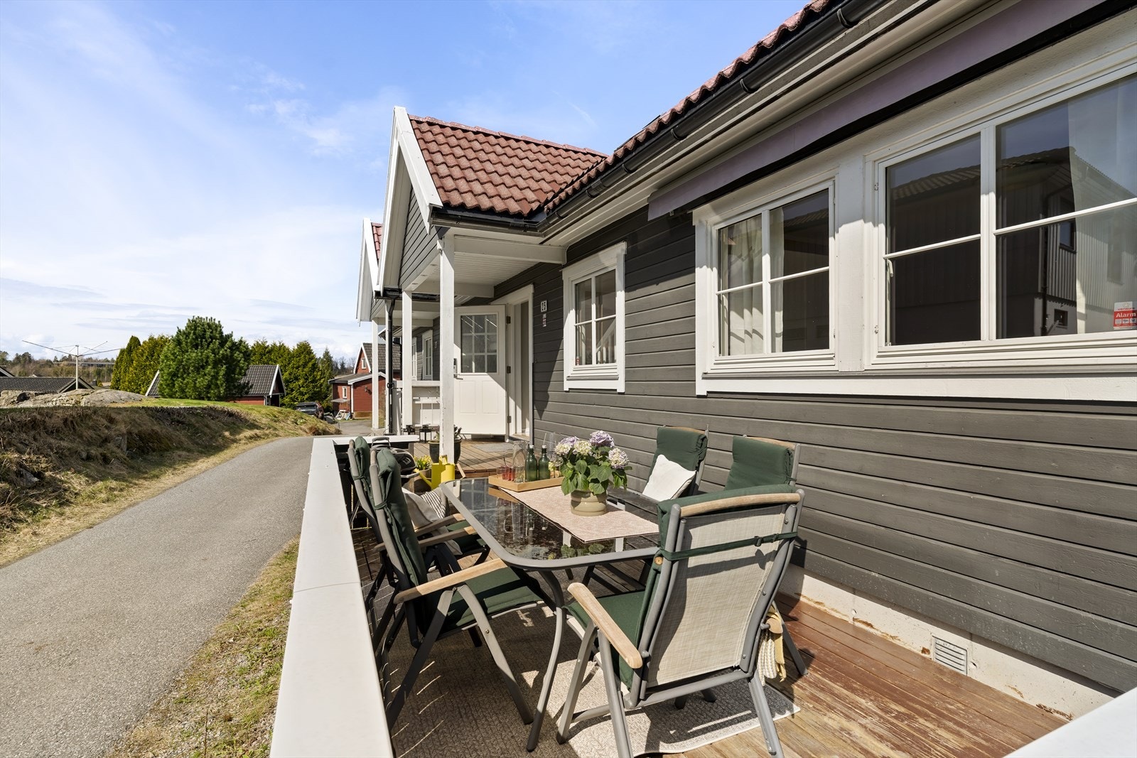 Ved inngangspartiet er det en terrasse på ca. 13 m². Galleribilde
