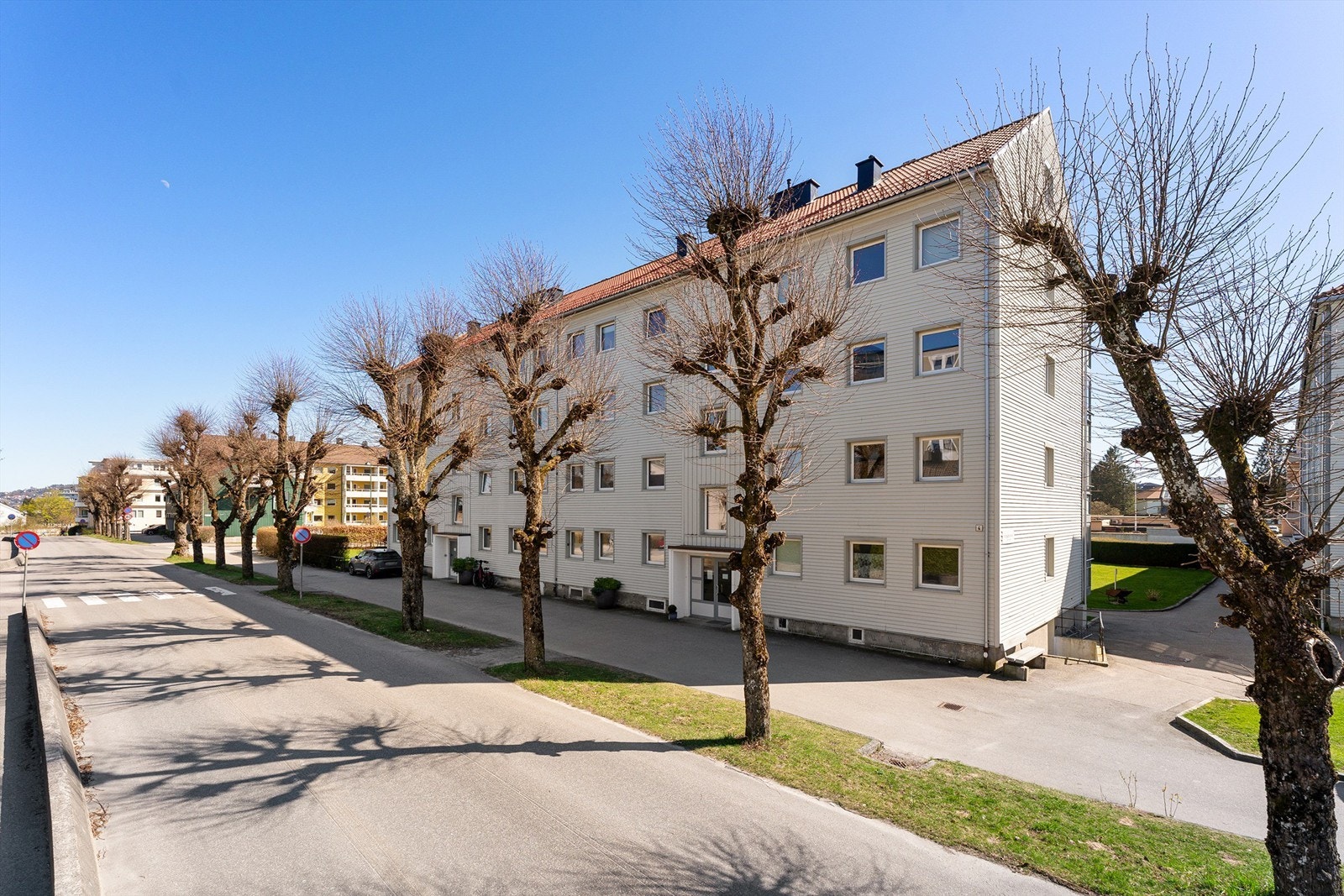 Det er rikelig med gratis gateparkering rett utenfor boligen Galleribilde