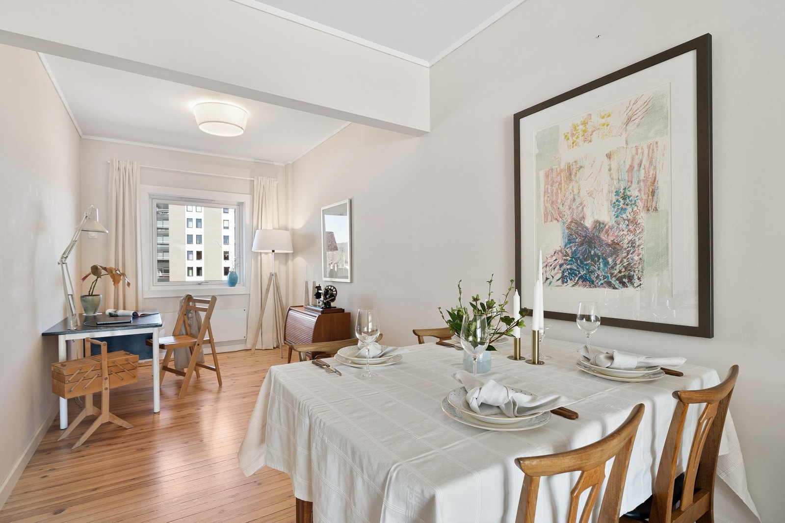 Spisebord sett mot kontor/spisestue eller potensielt soverom nr. 3? Galleribilde