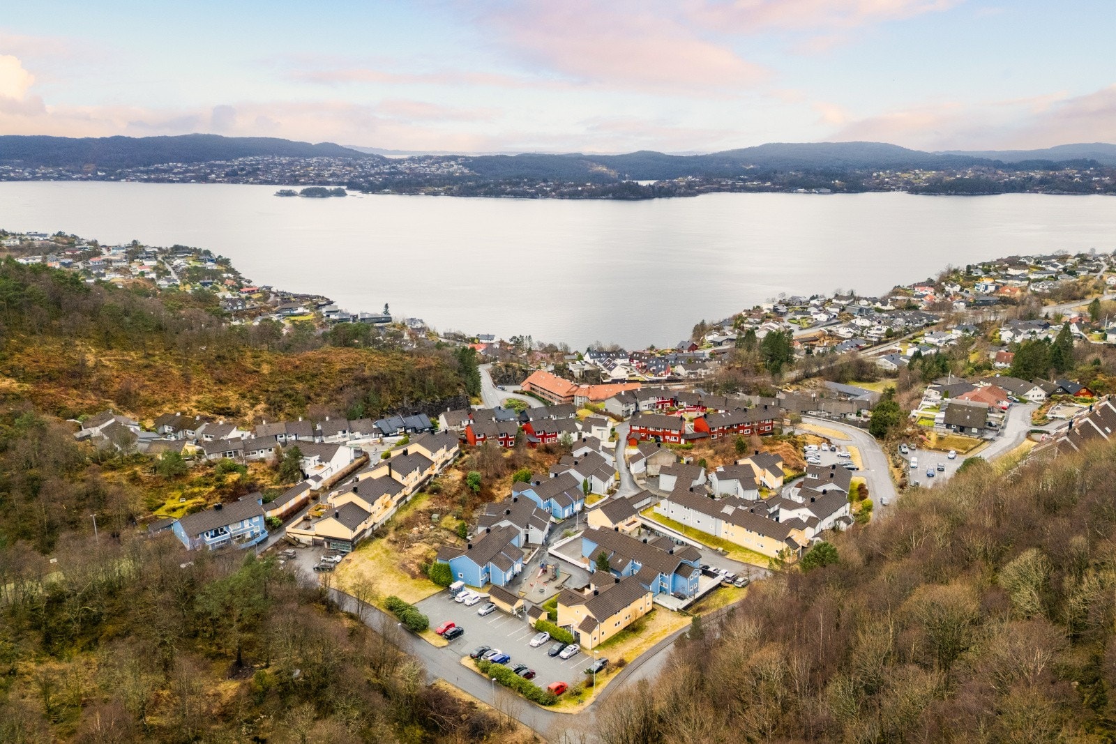 Borettslaget har et felles grendahus som beboerne kan leie for en rimelig pris. Galleribilde