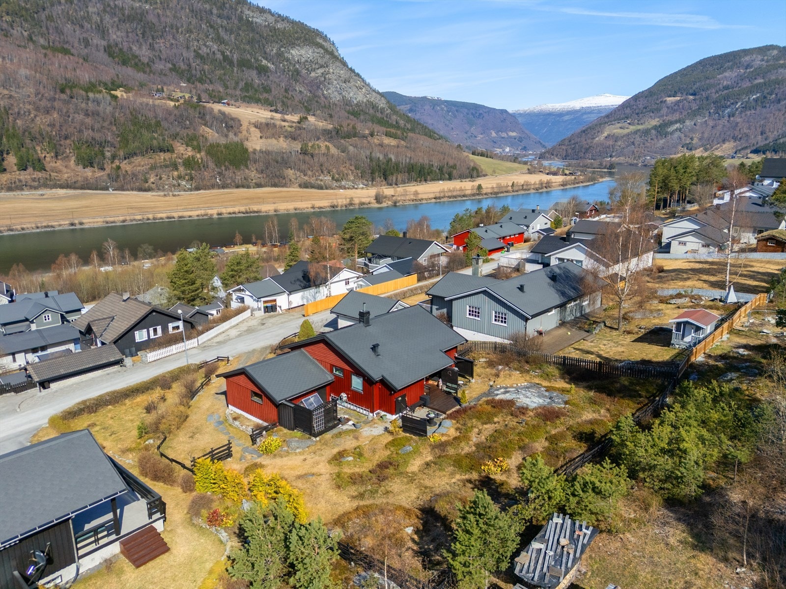 Det er etablert gang- og sykkelvei hele veien fra Sandbumoen og inn til Otta sentrum. Galleribilde