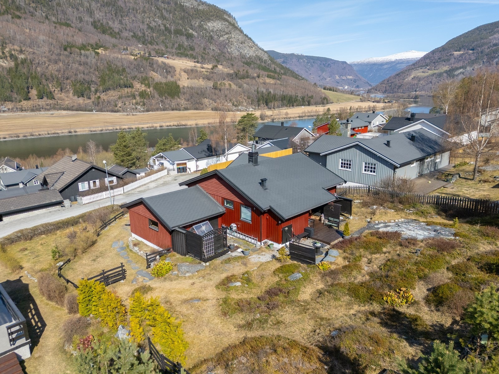 Området er rolig og etablert, og preges av spredt boligbebyggelse. Galleribilde