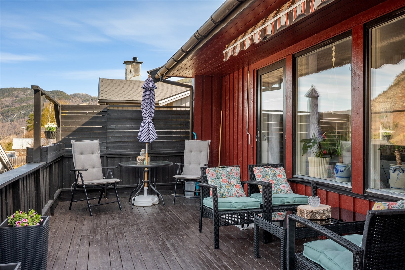 Levegg mot naboeiendom hindrer innsyn. Galleribilde