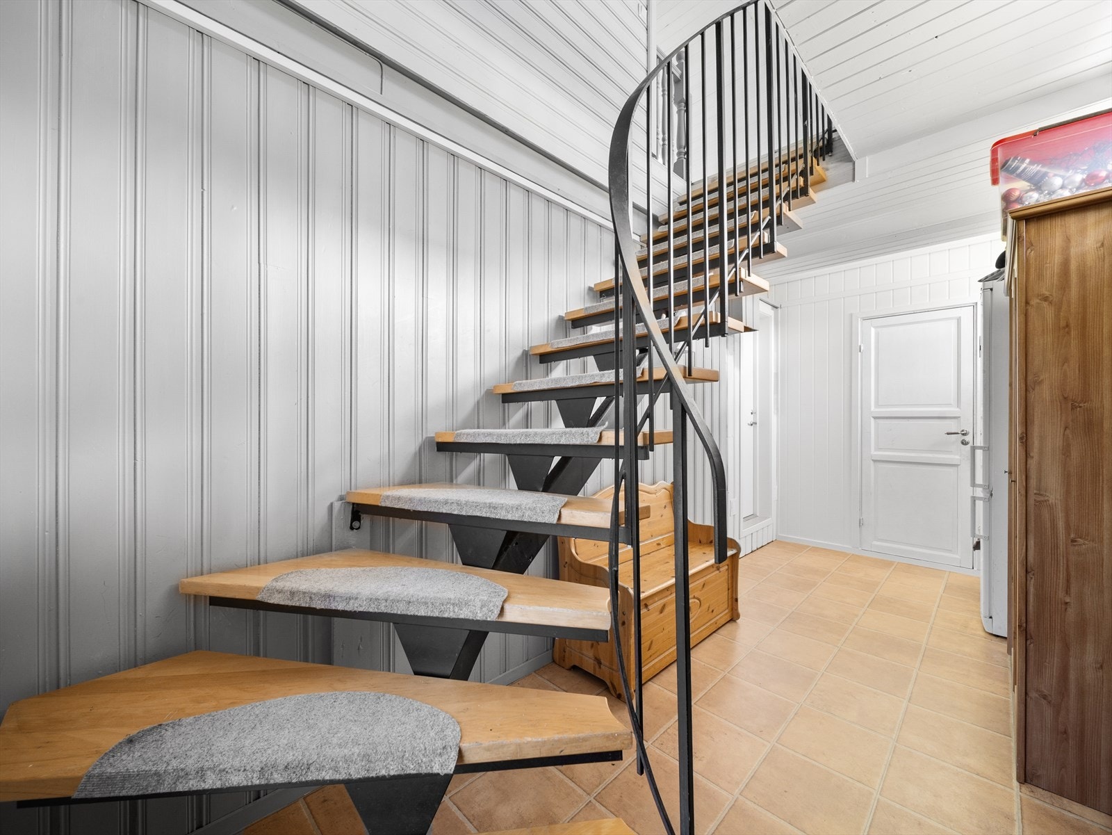 Trappen i entréen tar deg videre til andre etasje. Galleribilde