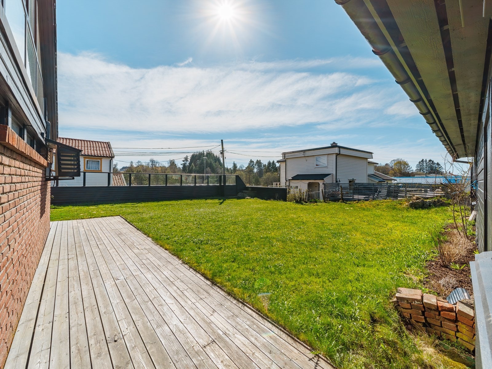 Her er det stort potensiale både for deg som trives med å stelle i hagen, og lek og moro for de minste. Galleribilde