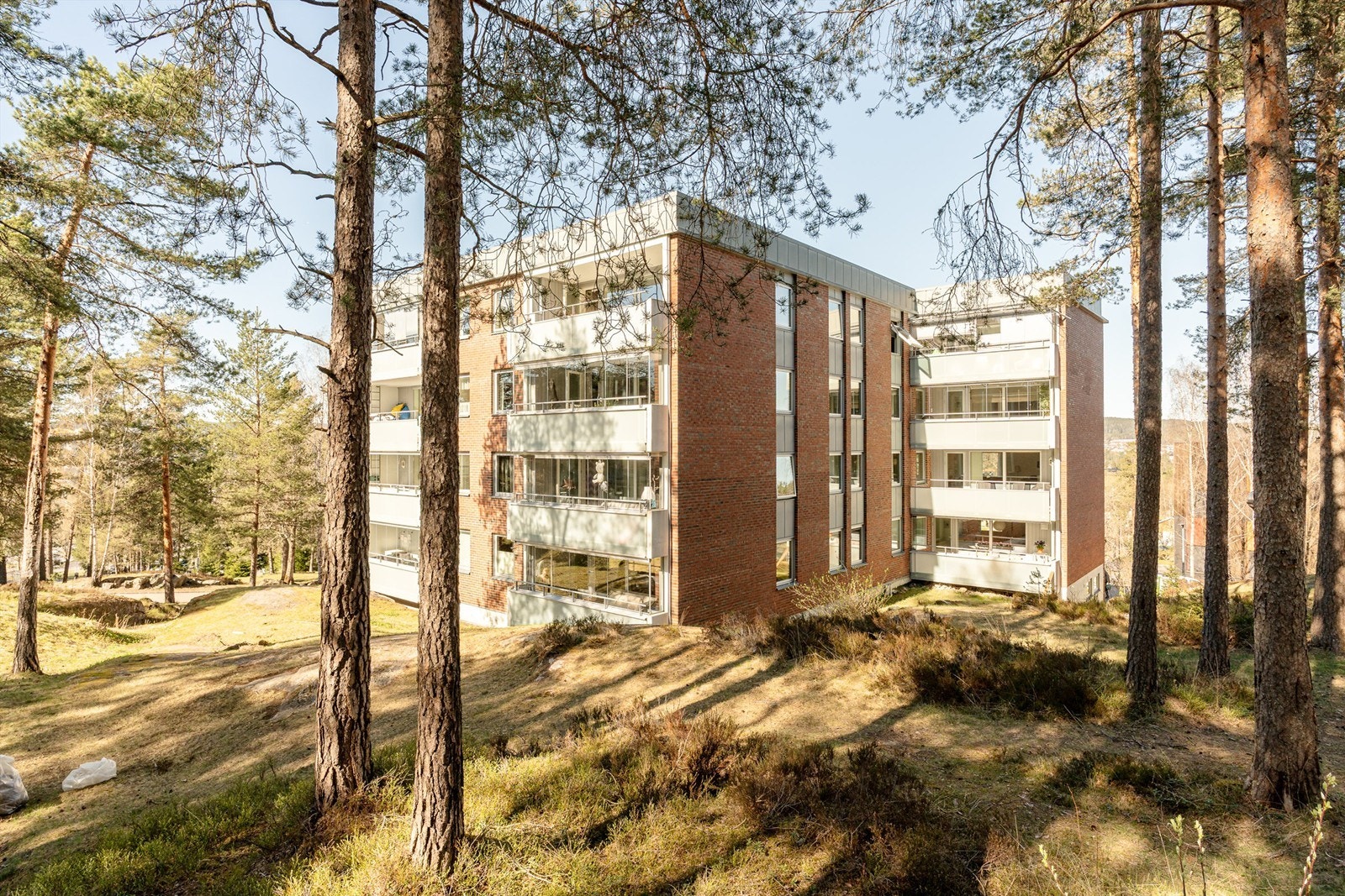 Her bor du i naturskjønne omgivelser med Østmarka som nærmeste nabo, hvor du kan nyte flotte turstier, badevann og skiløyper året rundt. Galleribilde