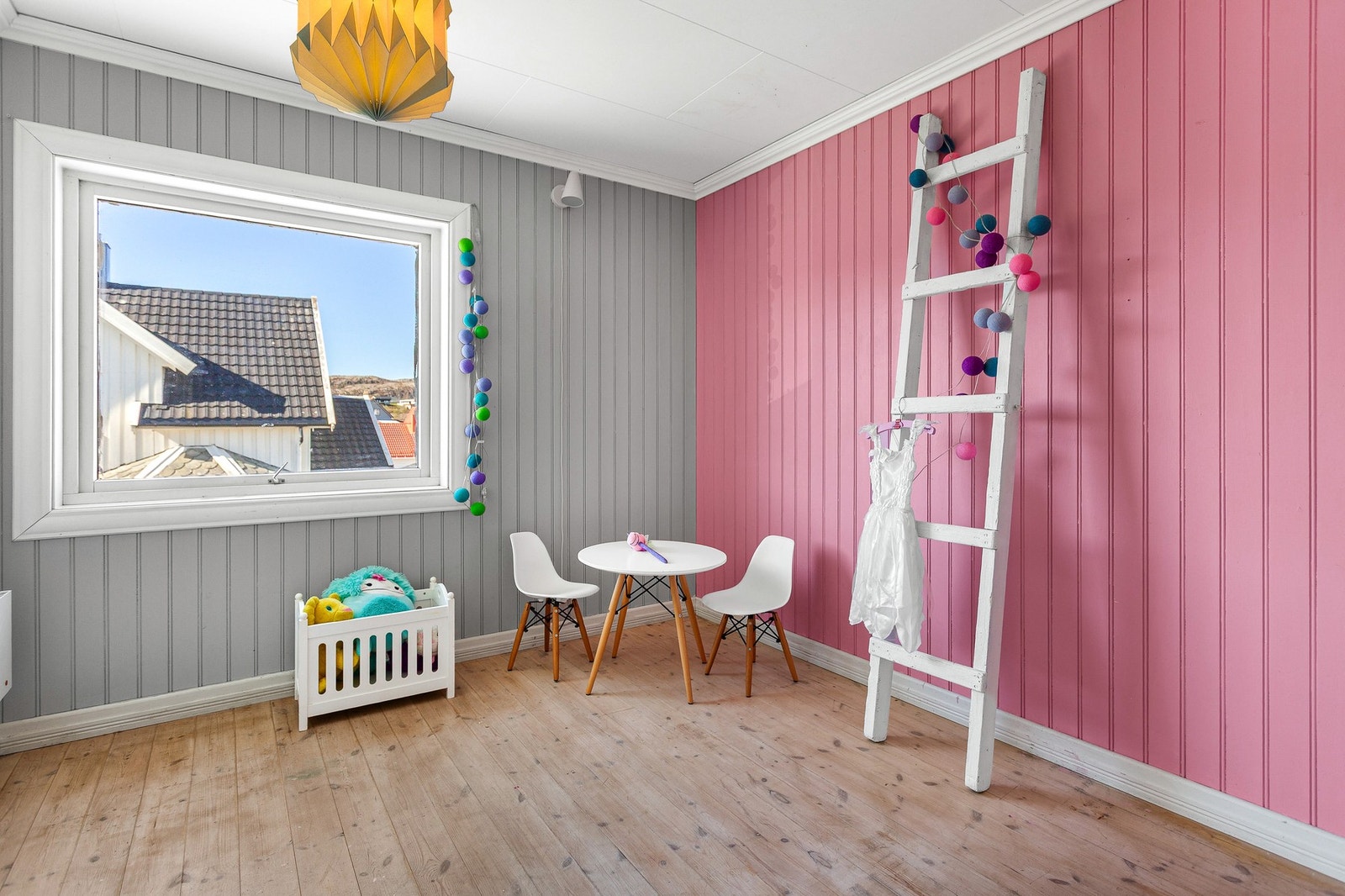 Boligens tre soverom ligger i 2.etasje Galleribilde