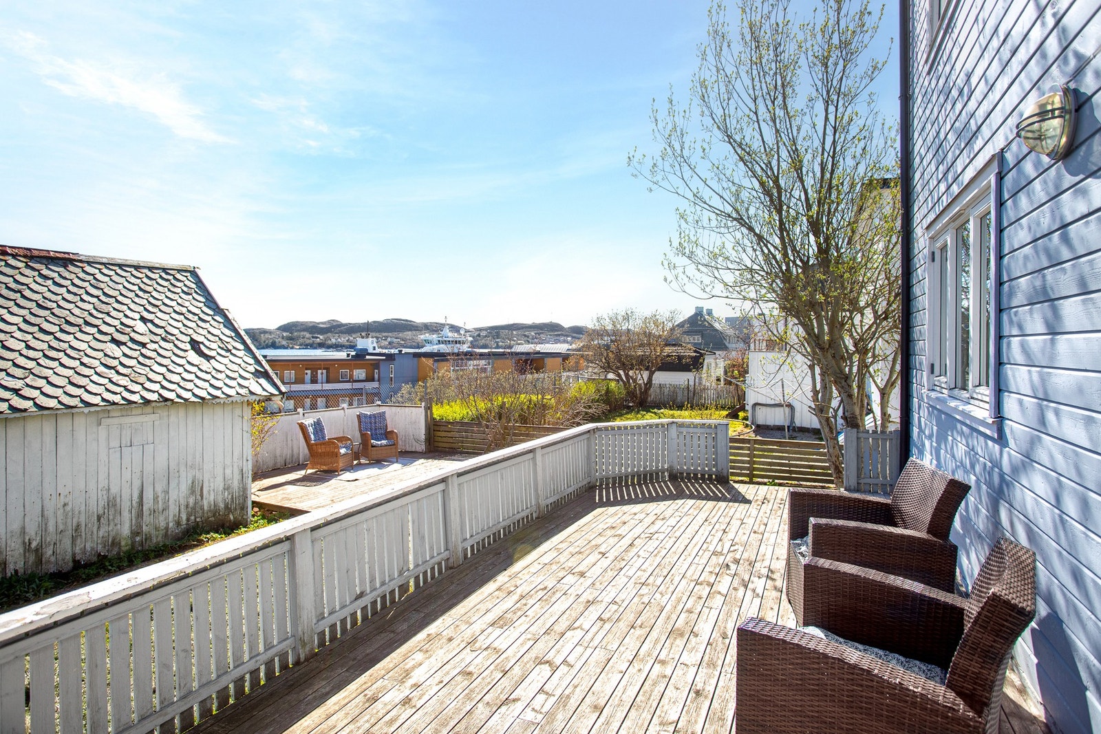 Skjermet og trivelig uteområde med gode solforhold Galleribilde