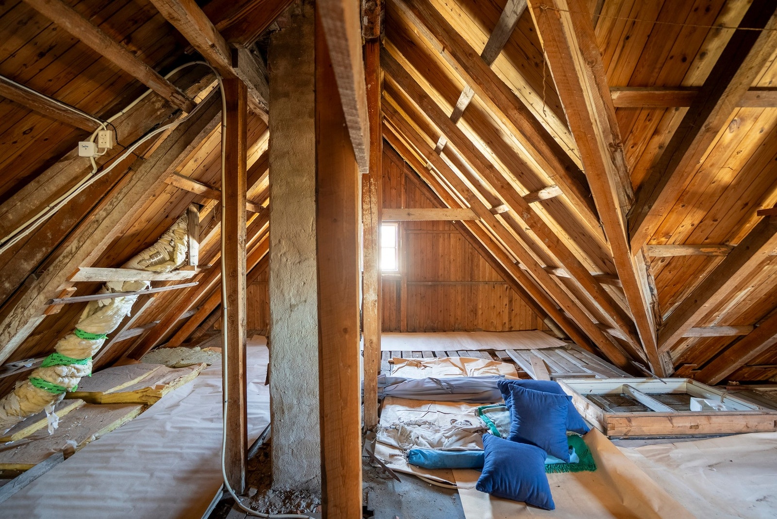 I tillegg er det romslig loft i huset Galleribilde