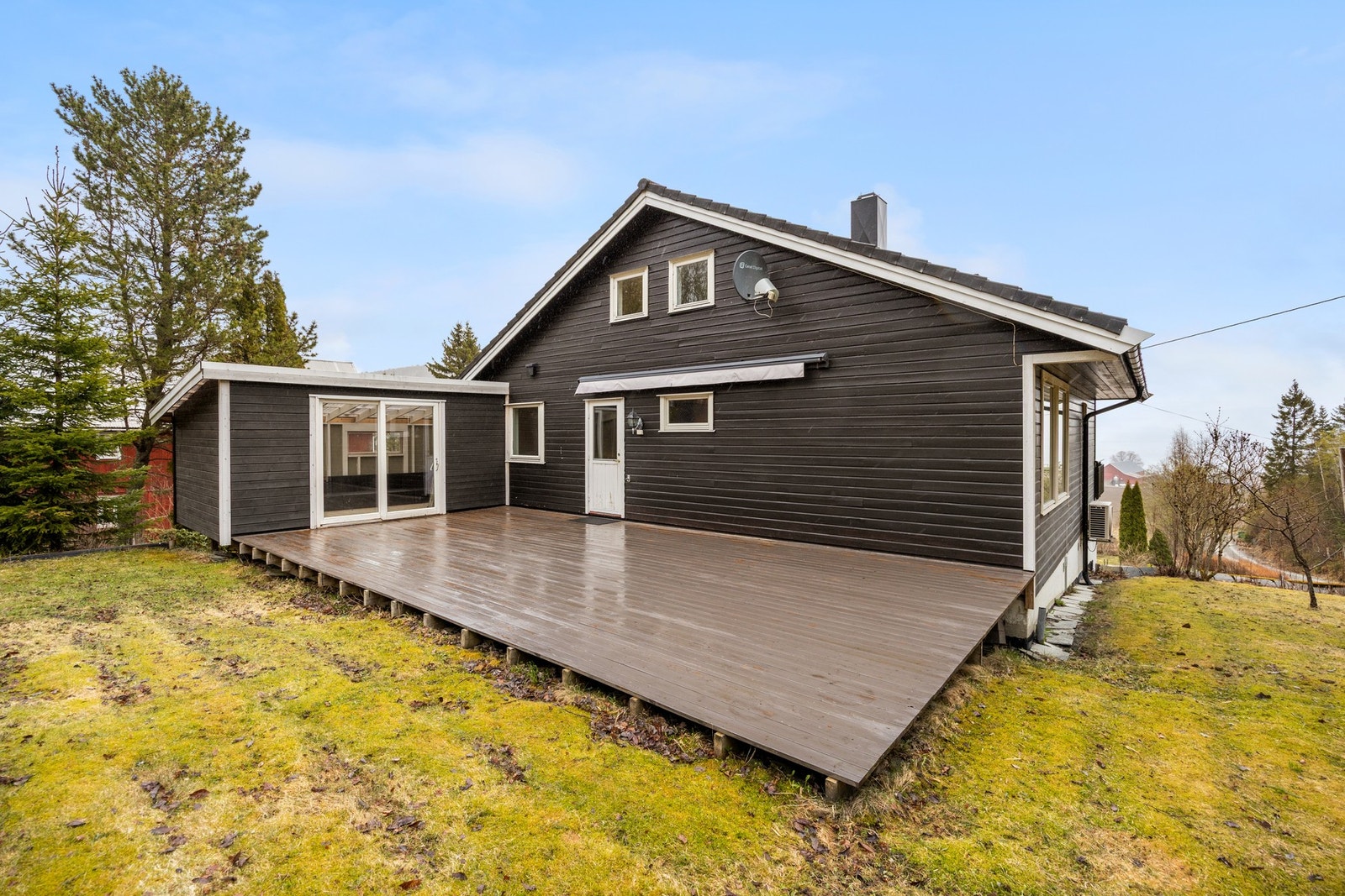 Terrasse på ca 45 kvm etablert i bakkant av boligen Galleribilde