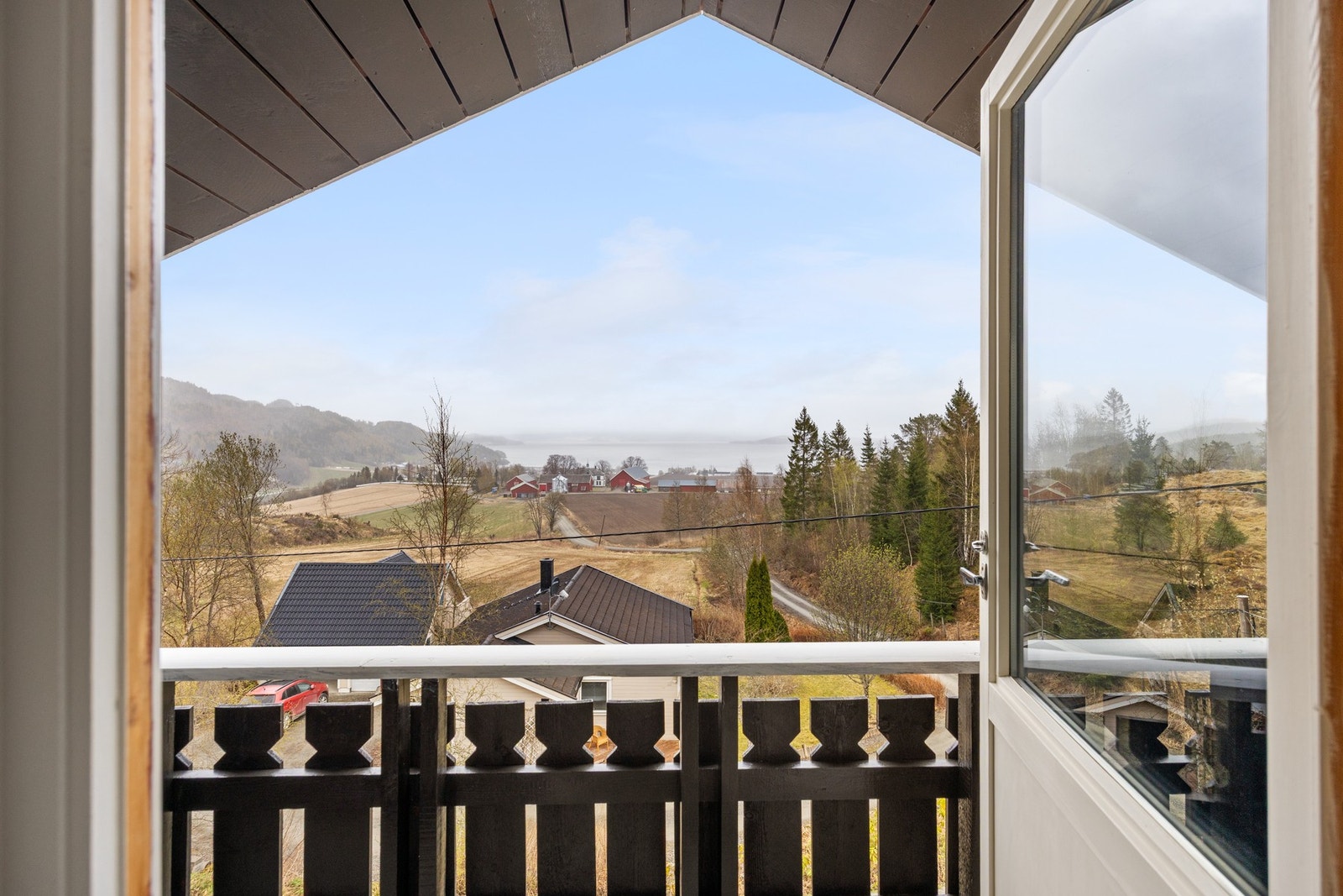 Fra loftstuen er det utgang til balkong på 4 kvm. Galleribilde