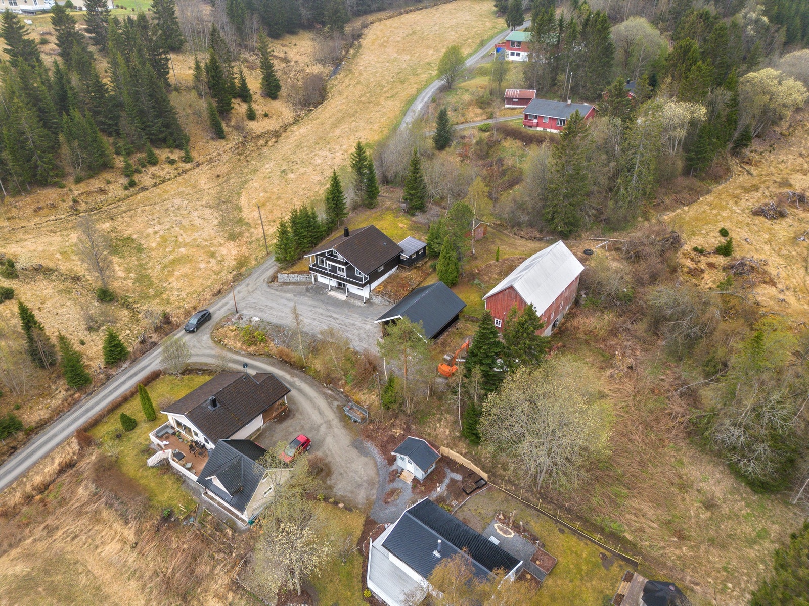 Området passer godt for familier og for deg som ønsker å bo landlig, men samtidig ha kort avstand til sentrum. Galleribilde