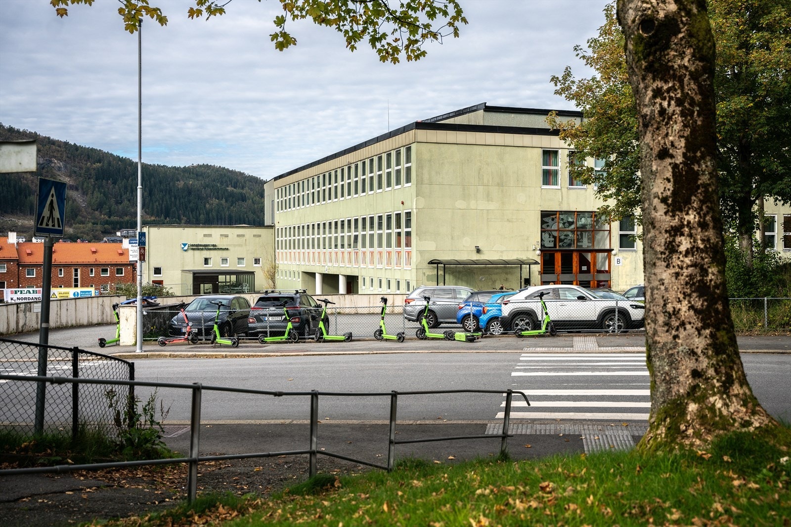 - Langhaugen Videregående skole ligger 15 minutters gange unna - Galleribilde