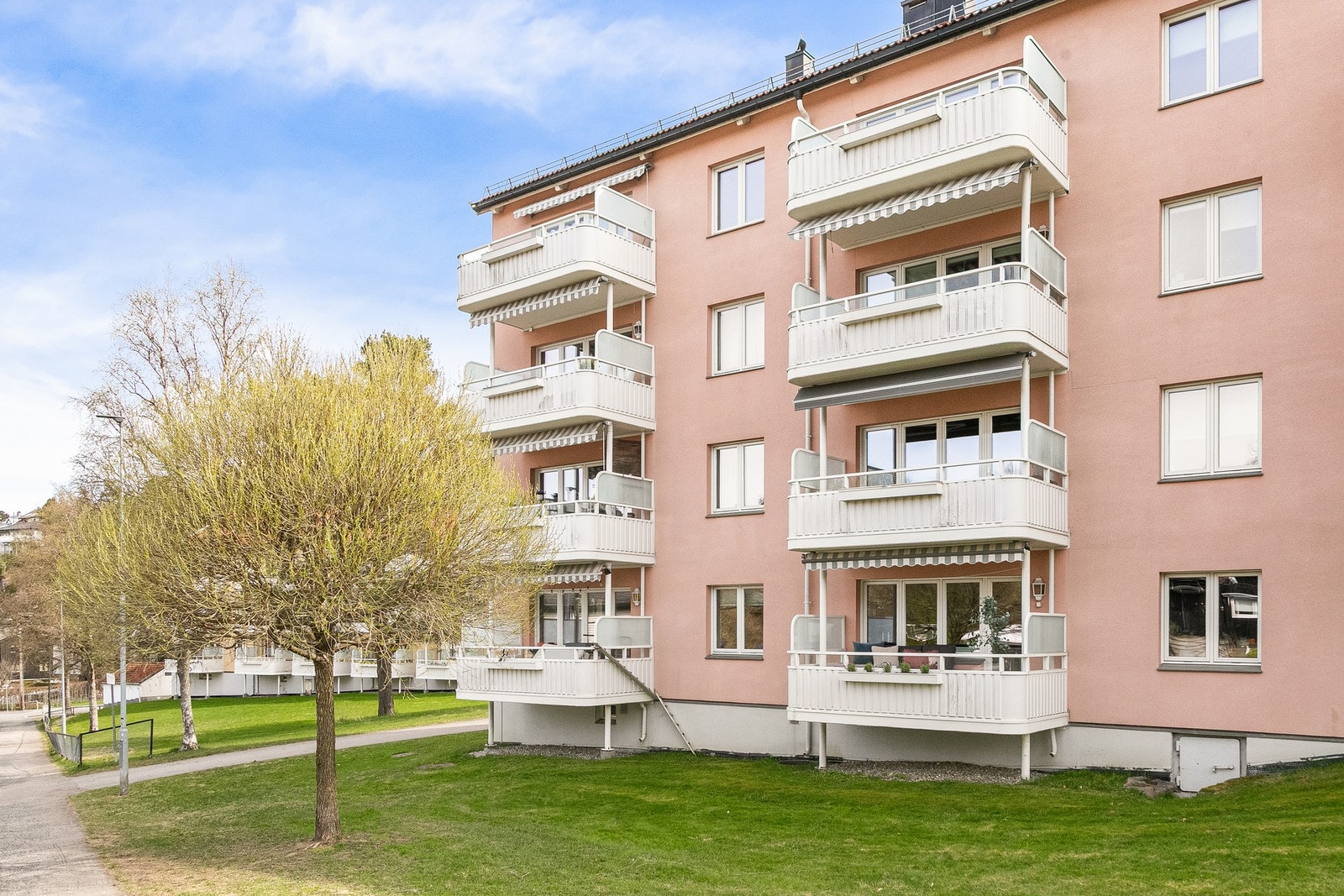Boligen ligger skjermet og barnevennlig til i borettslaget. Galleribilde