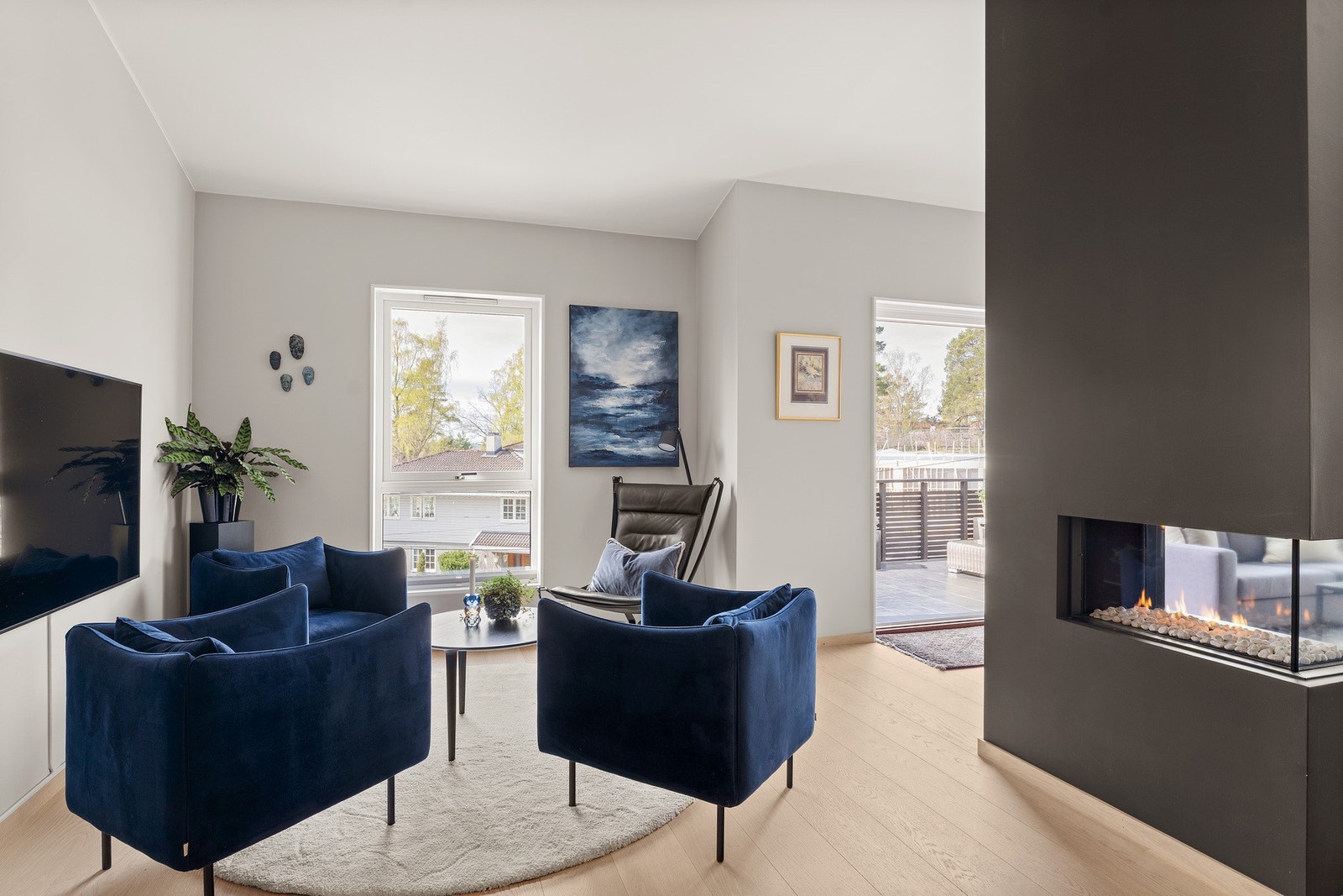 Stuen har god plass til både sofagruppe og lounge stittegruppe. Galleribilde