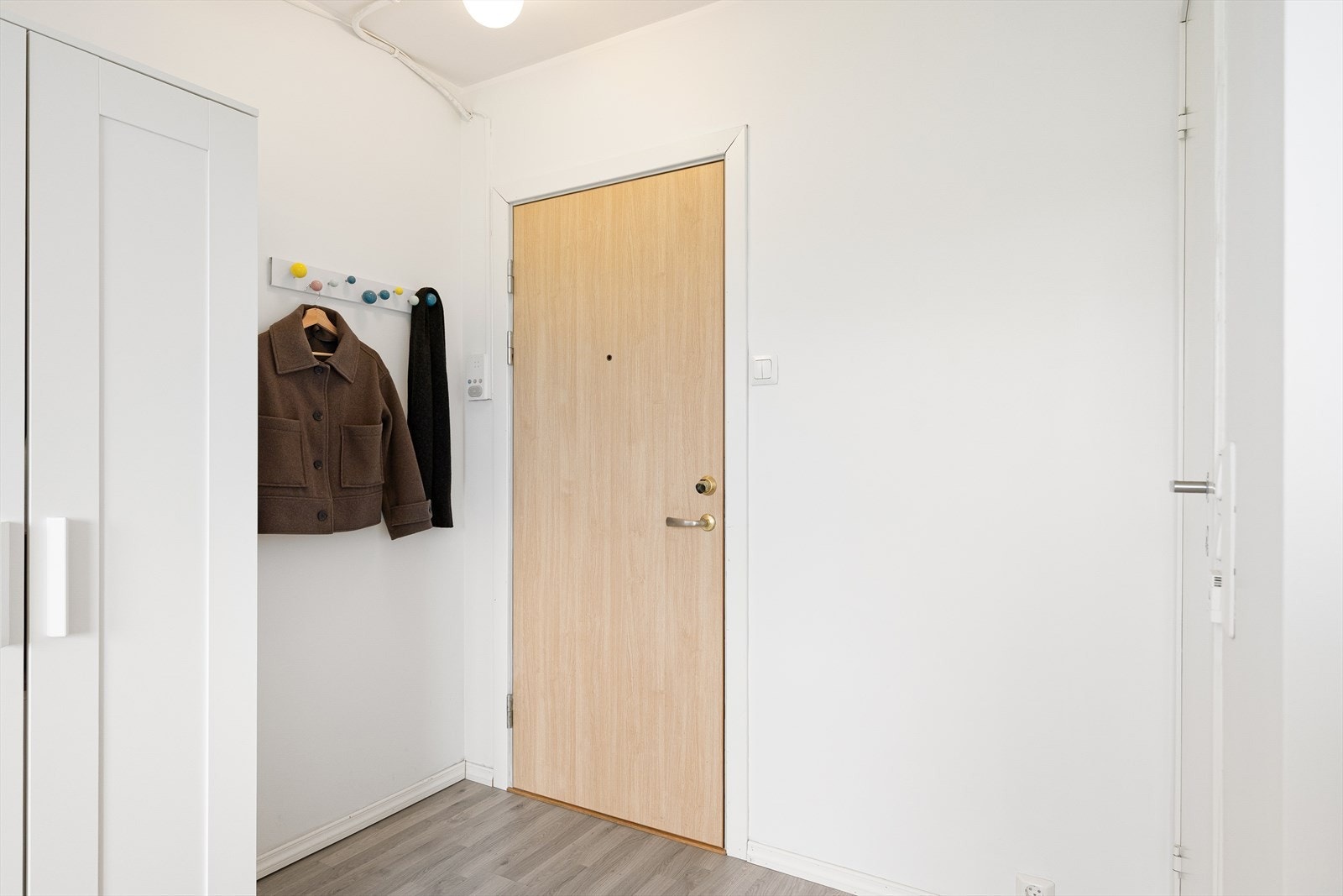 Det er installert callinganlegg med døråpner. Galleribilde