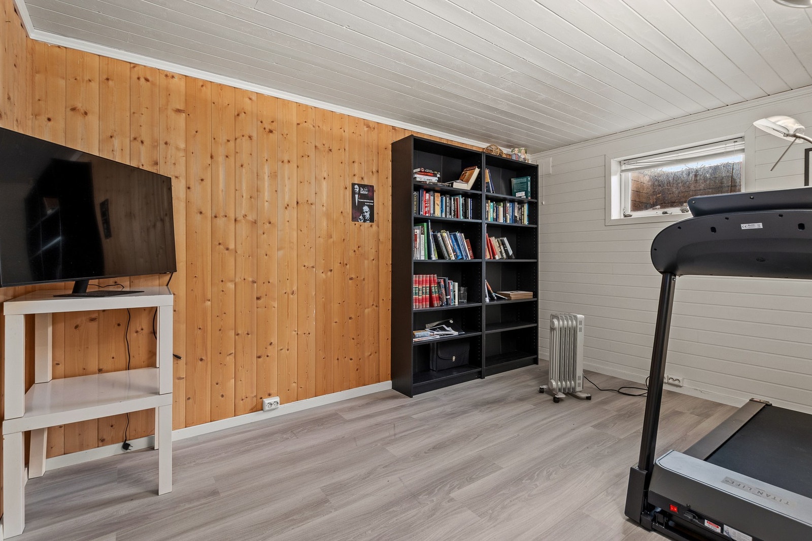 -Innredet rom i kjeller (ikke godkjent for varig opphold) Galleribilde
