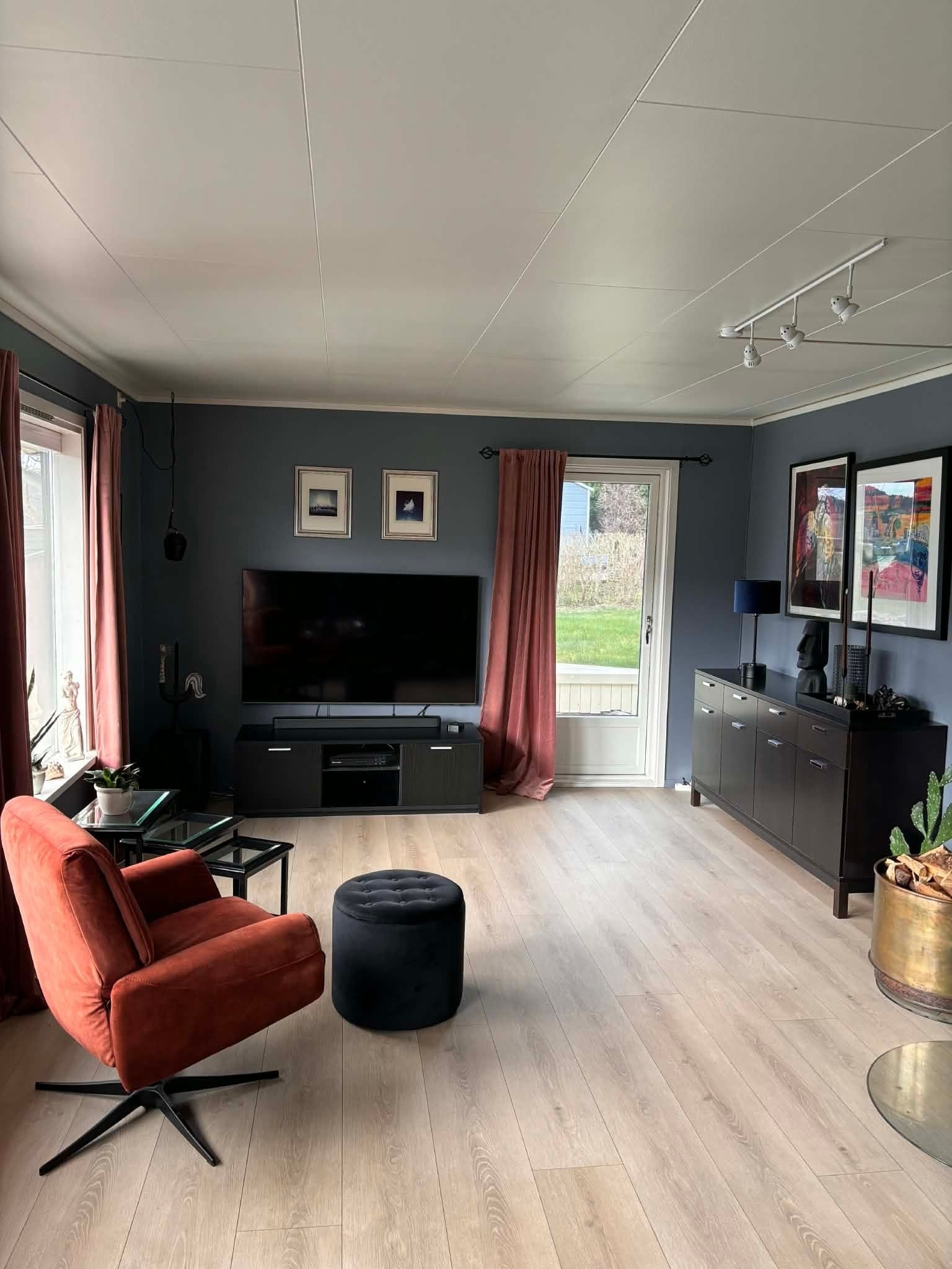 1 etasje. Stue med utgang til terrasse. Galleribilde