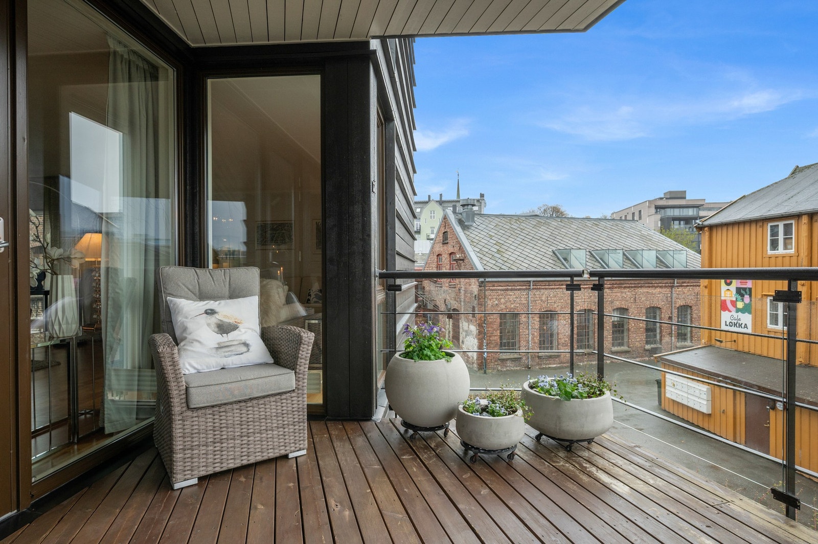 Det er tillatt med EL eller gass grill på balkongen, så her kan man nyte lange sommerkvelder. Galleribilde