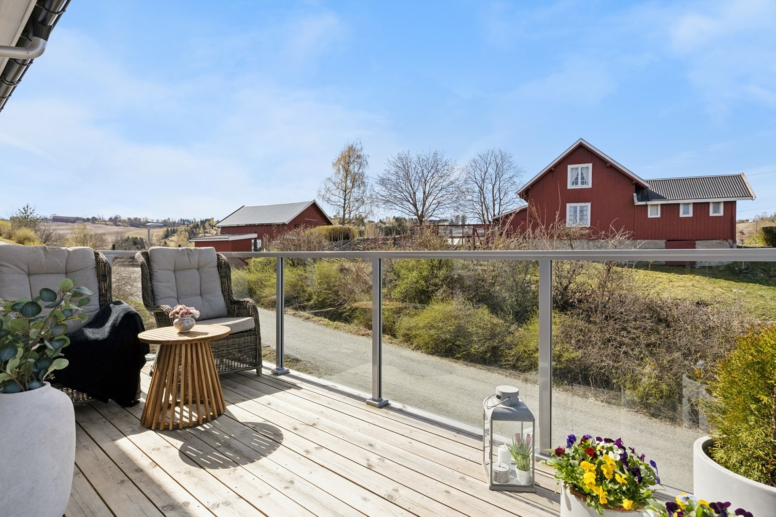 Herfra kan man nyte de solforholdene og utsikten mot det omkringliggende landskapet. Galleribilde