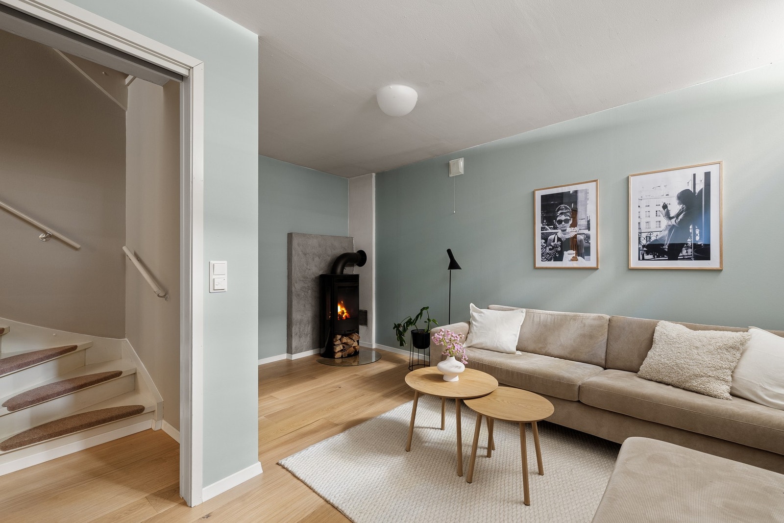 Det gjøres oppmerksom på at kjellerstuen er definert som lager (boligens tilleggsdel) i byggetegningene, og er derfor ikke godkjent for varig opphold. Galleribilde