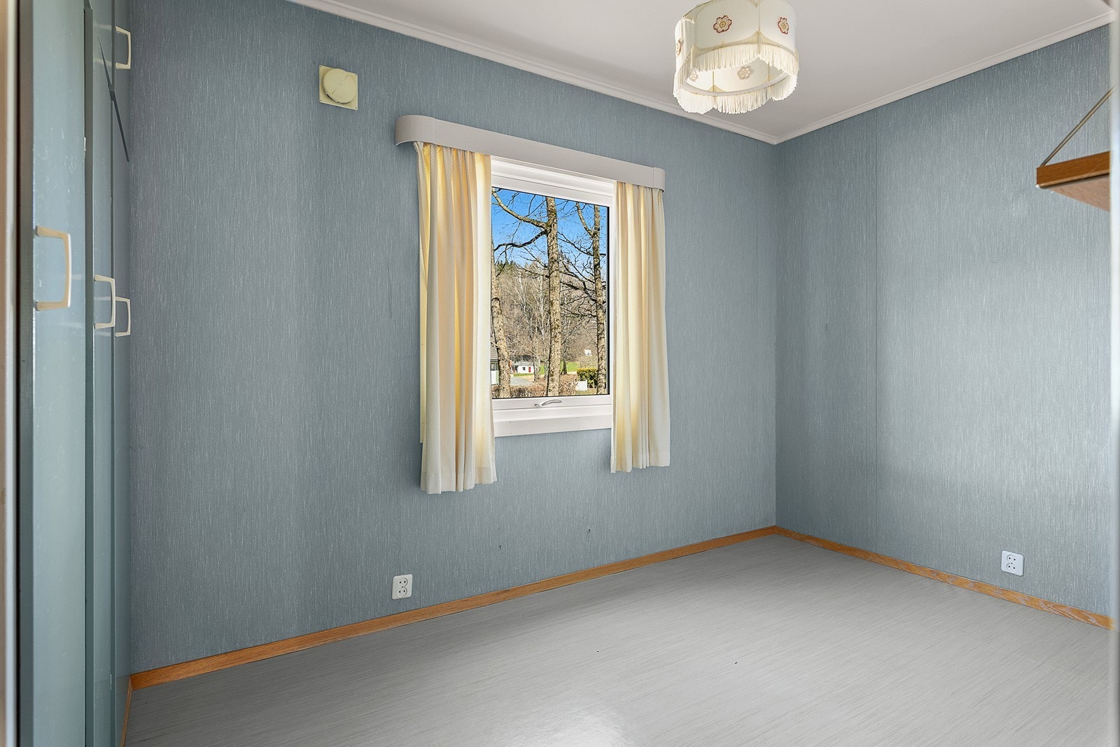 soverom med skap Galleribilde