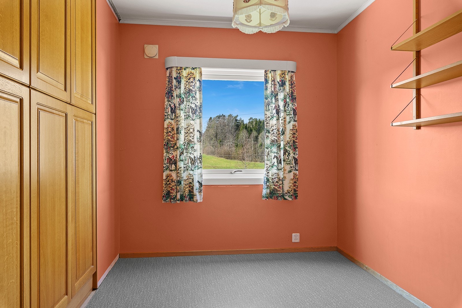 Soverom med skap Galleribilde