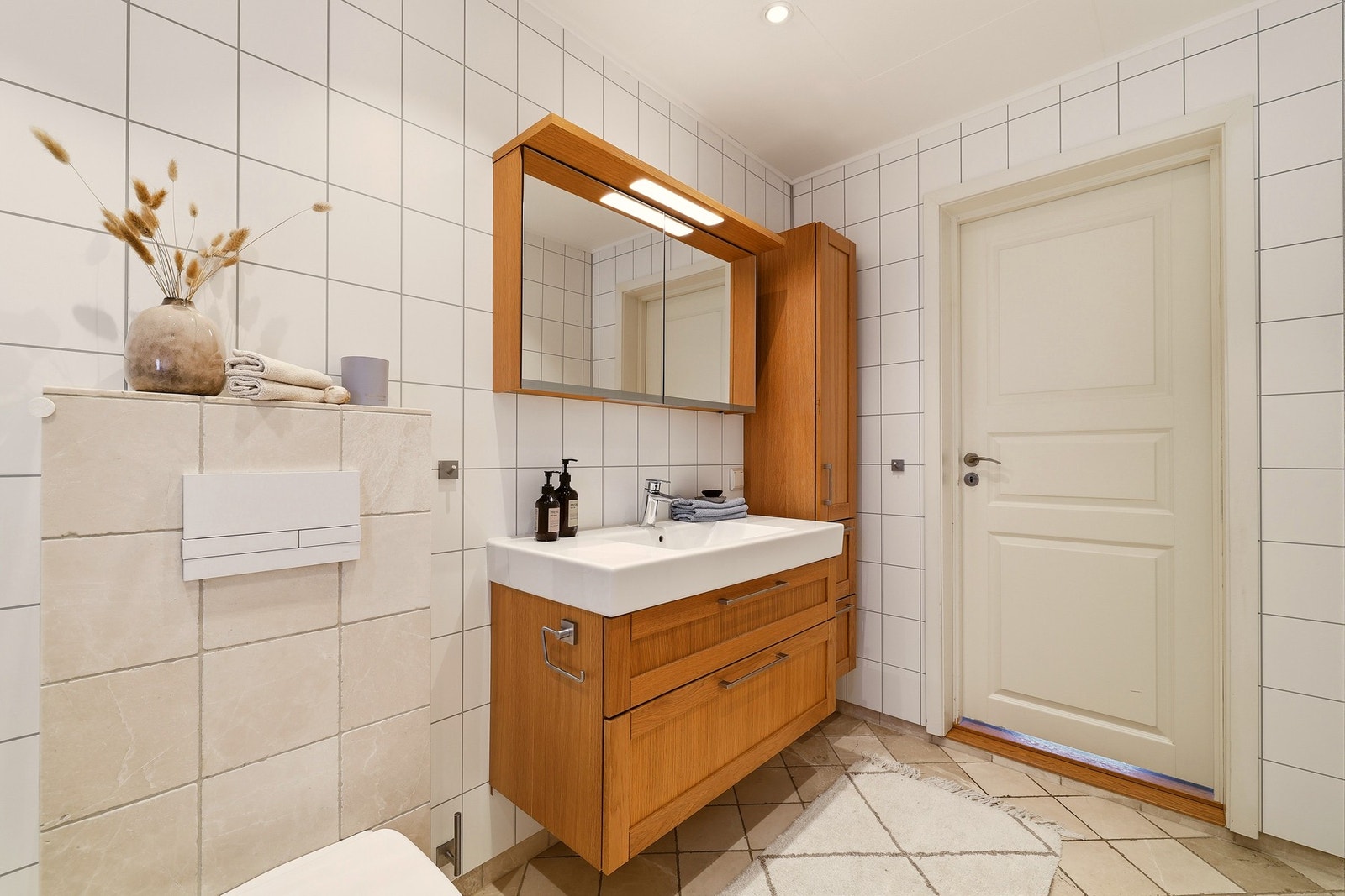 Tidløse materialvalg gir et klassisk uttrykk. Badet er lite brukt de senere år Galleribilde