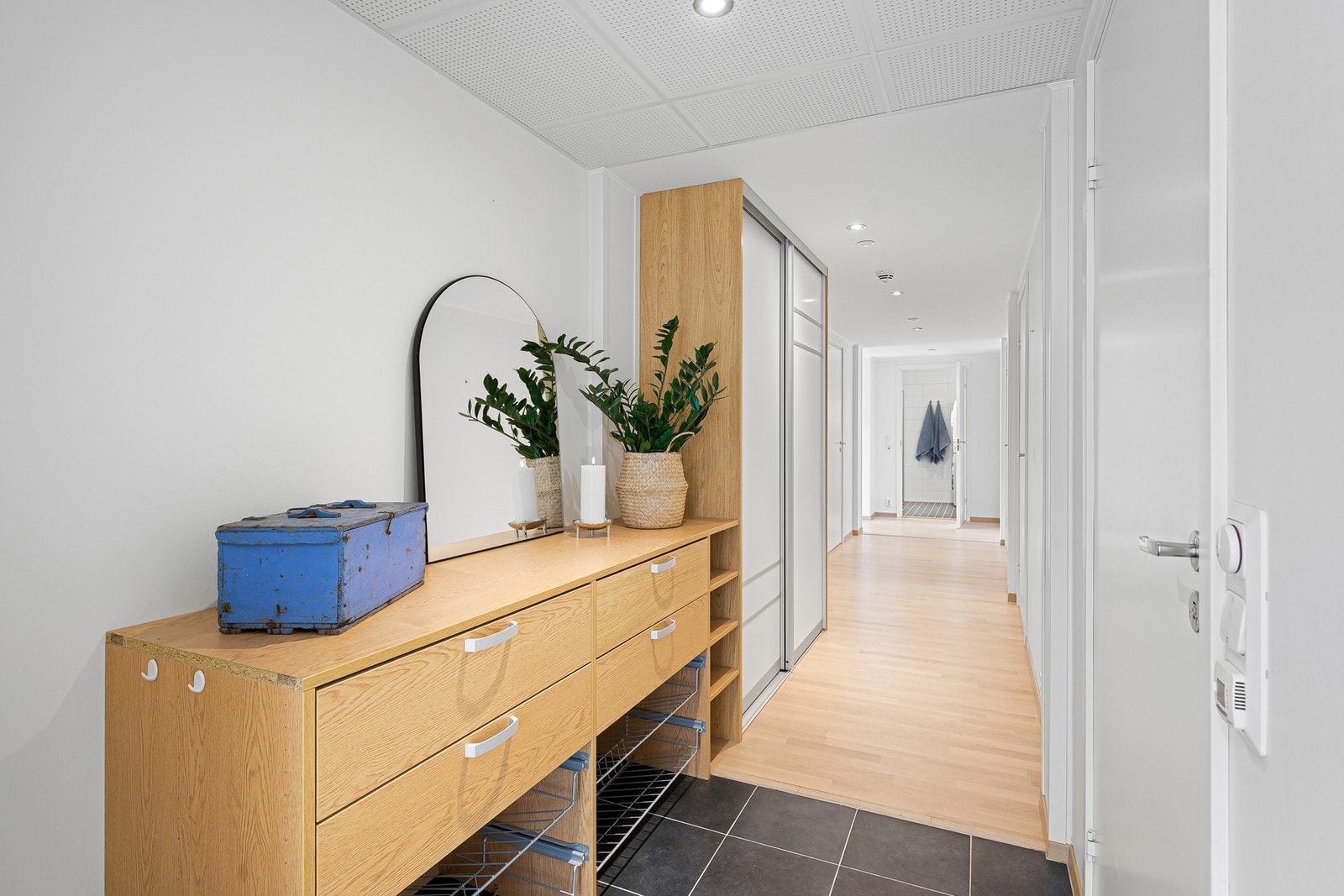 Flislagt entré med varmekabler i gulv. Galleribilde