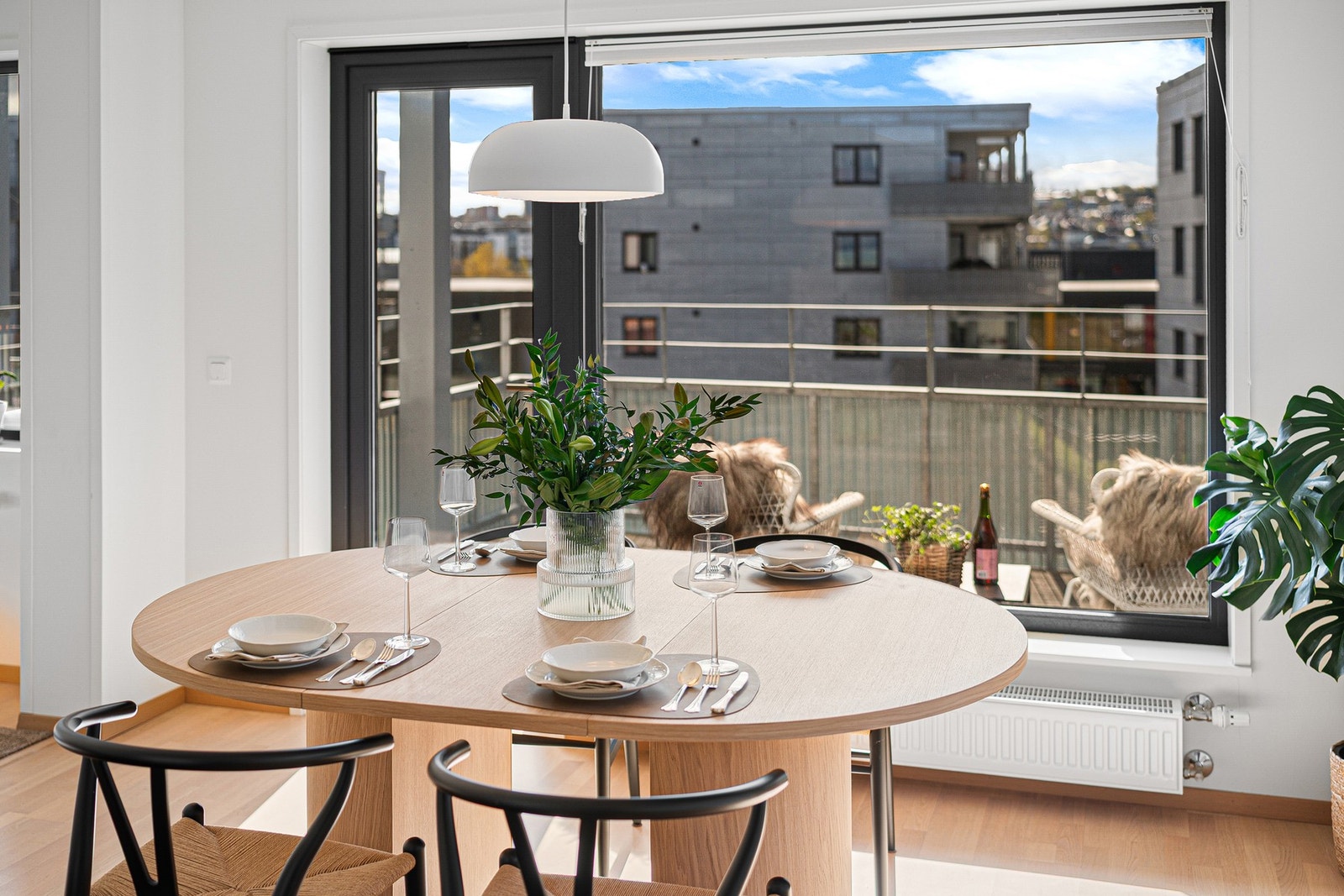 Her har du god plass til å samle venner og familie til et hyggelig måltid. Galleribilde