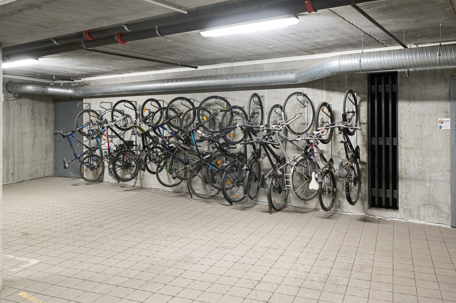 I kjelleren har du også felles sykkelparkering. Galleribilde