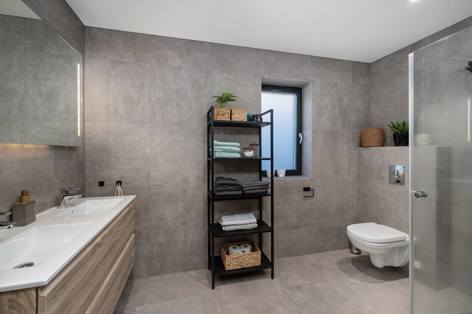 Badet er tilknyttet boligens balanserte ventilasjonsanlegg for et sunt inneklima. Galleribilde