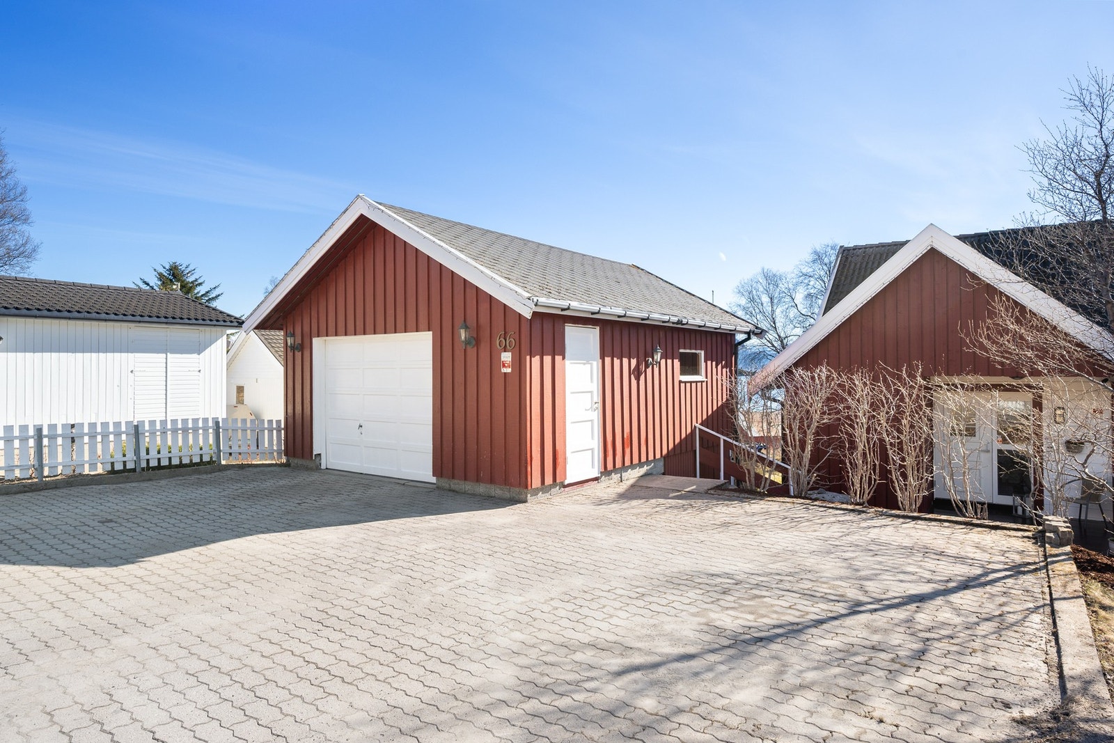 I garasje er også elbil-lader montert (2025) Galleribilde